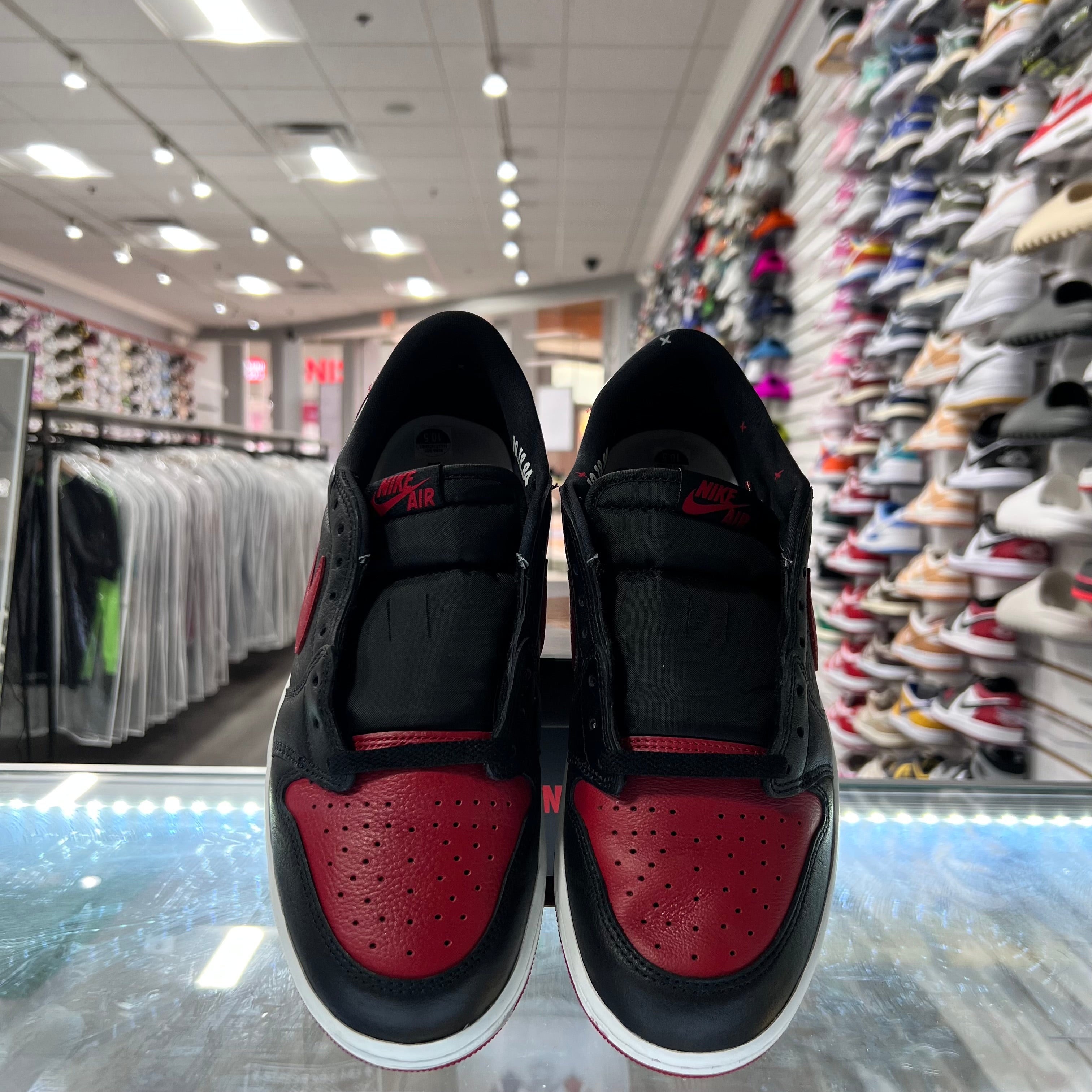 Jordan Retro 1 Low Banned (Lightly Worn)