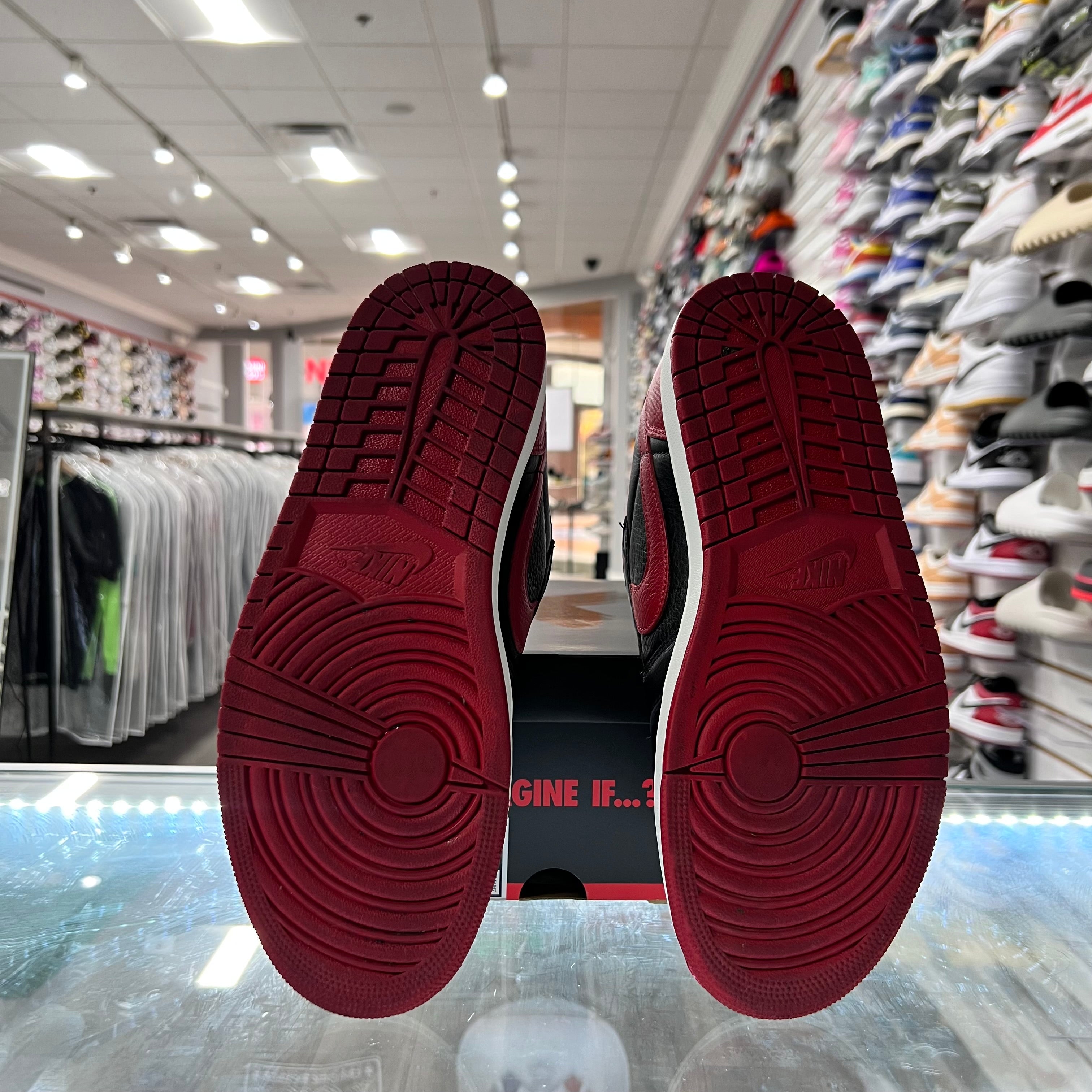 Jordan Retro 1 Low Banned (Lightly Worn)