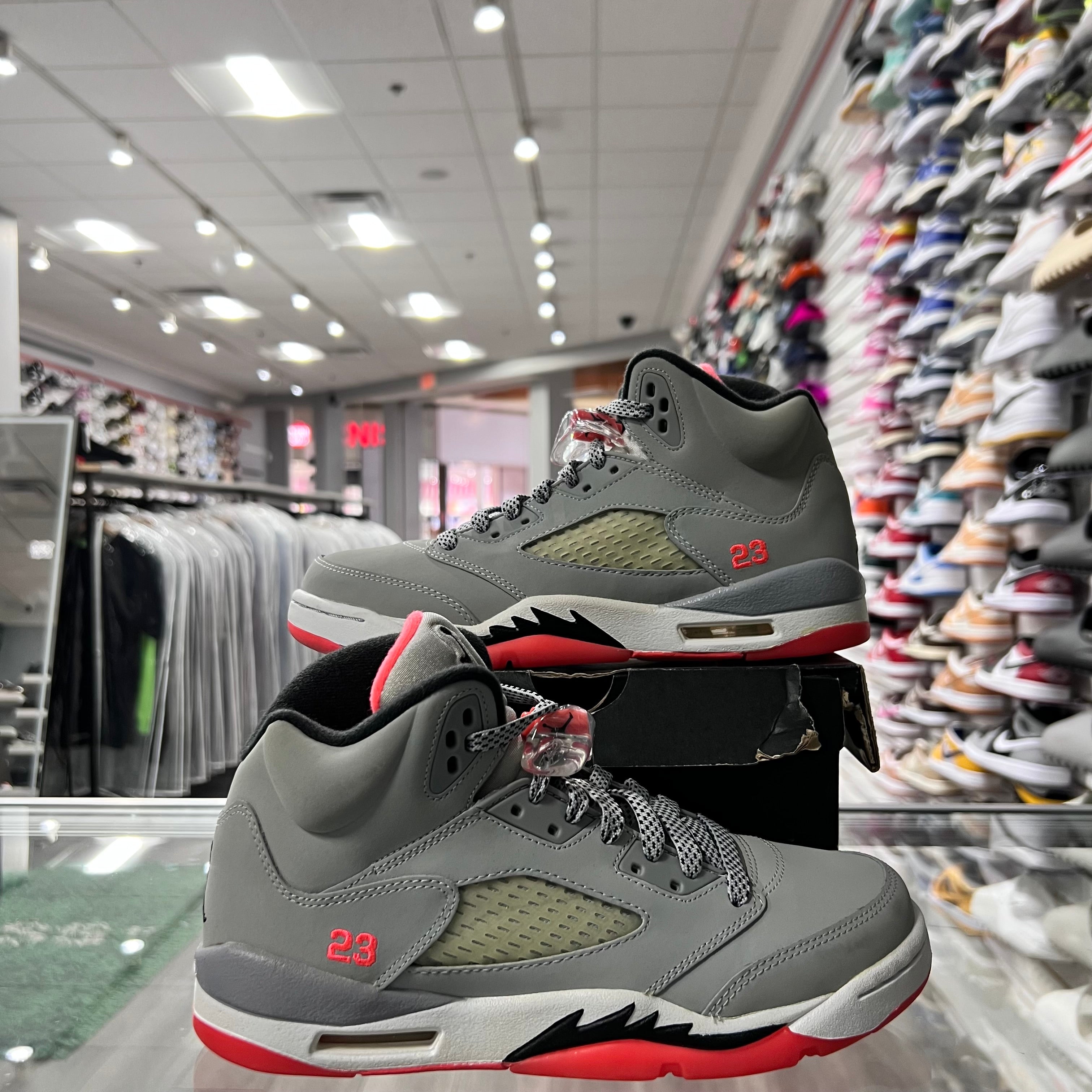 Jordan Retro 5 Gs Hot Lava (Lightly Worn)