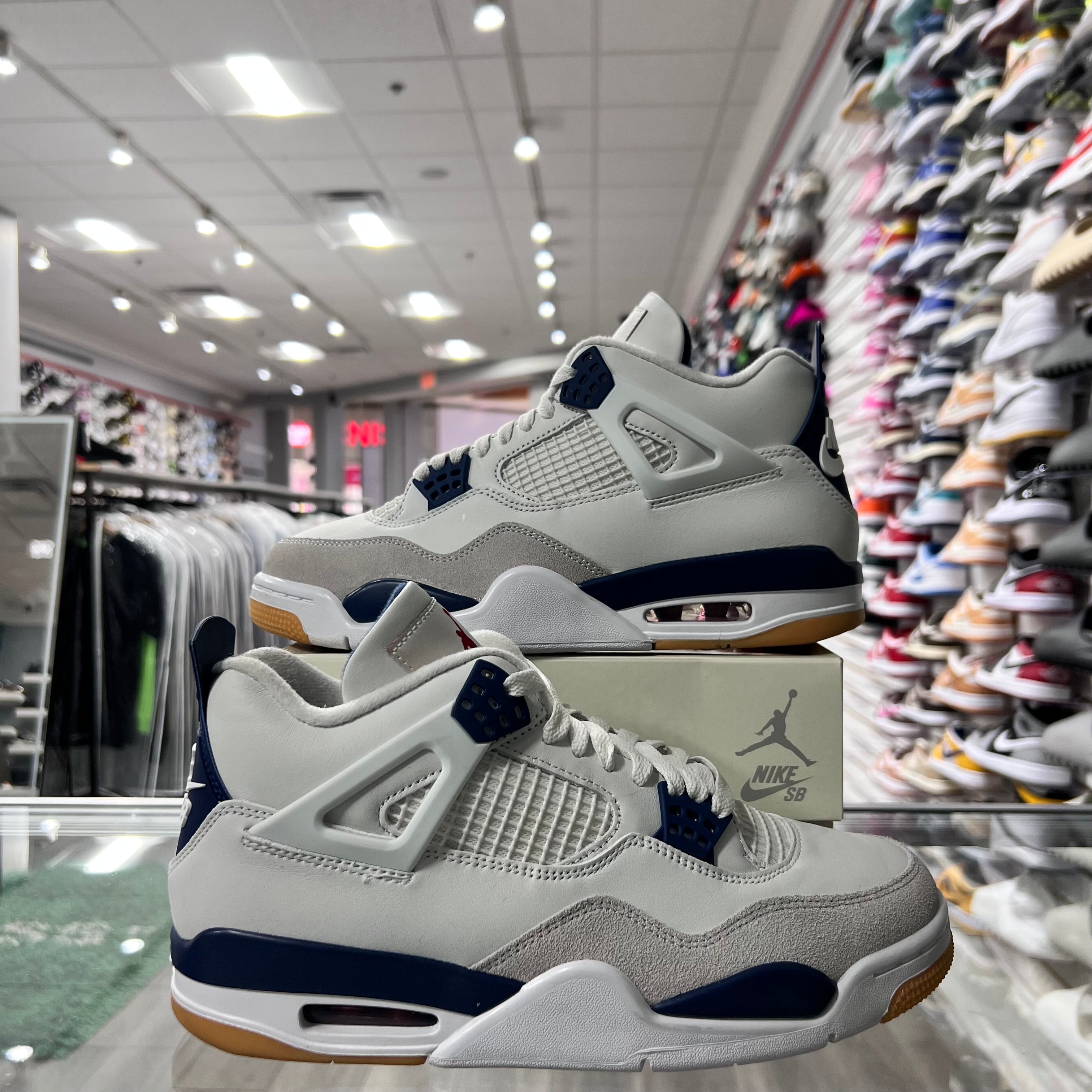Jordan Retro 4 SB Mens Navy (Lightly Worn)