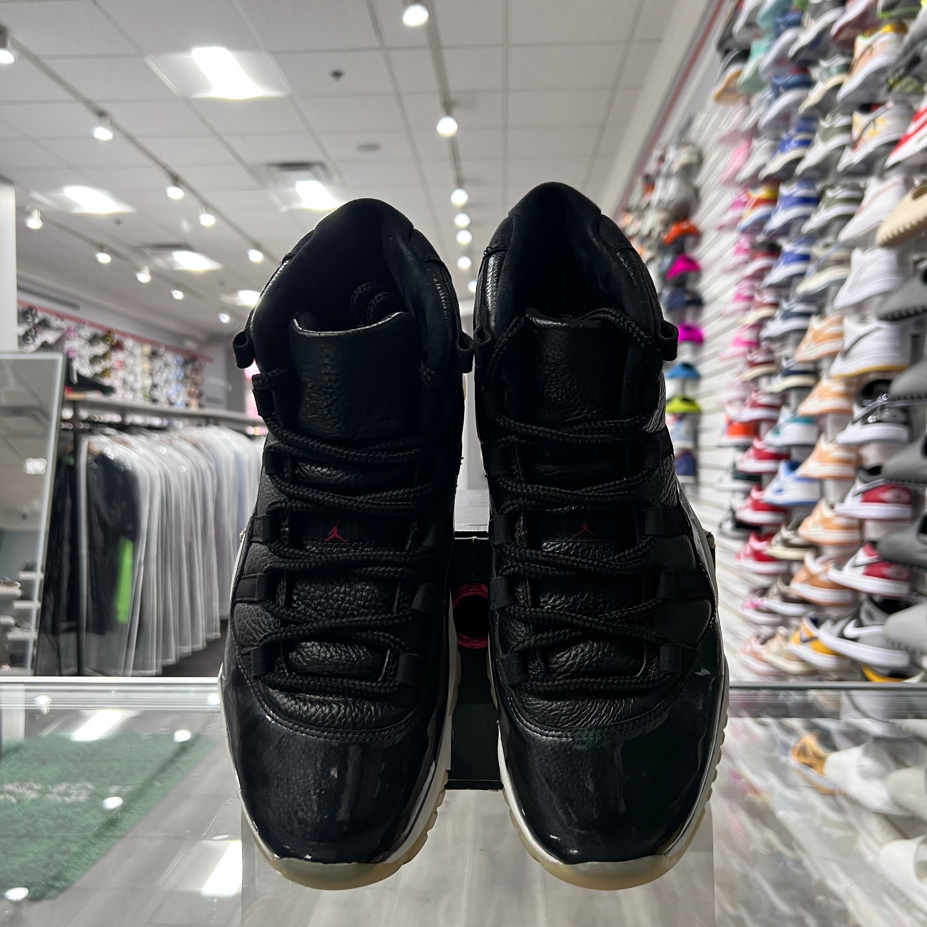 Jordan Retro 11 Mens 72-10 (Lightly Worn)