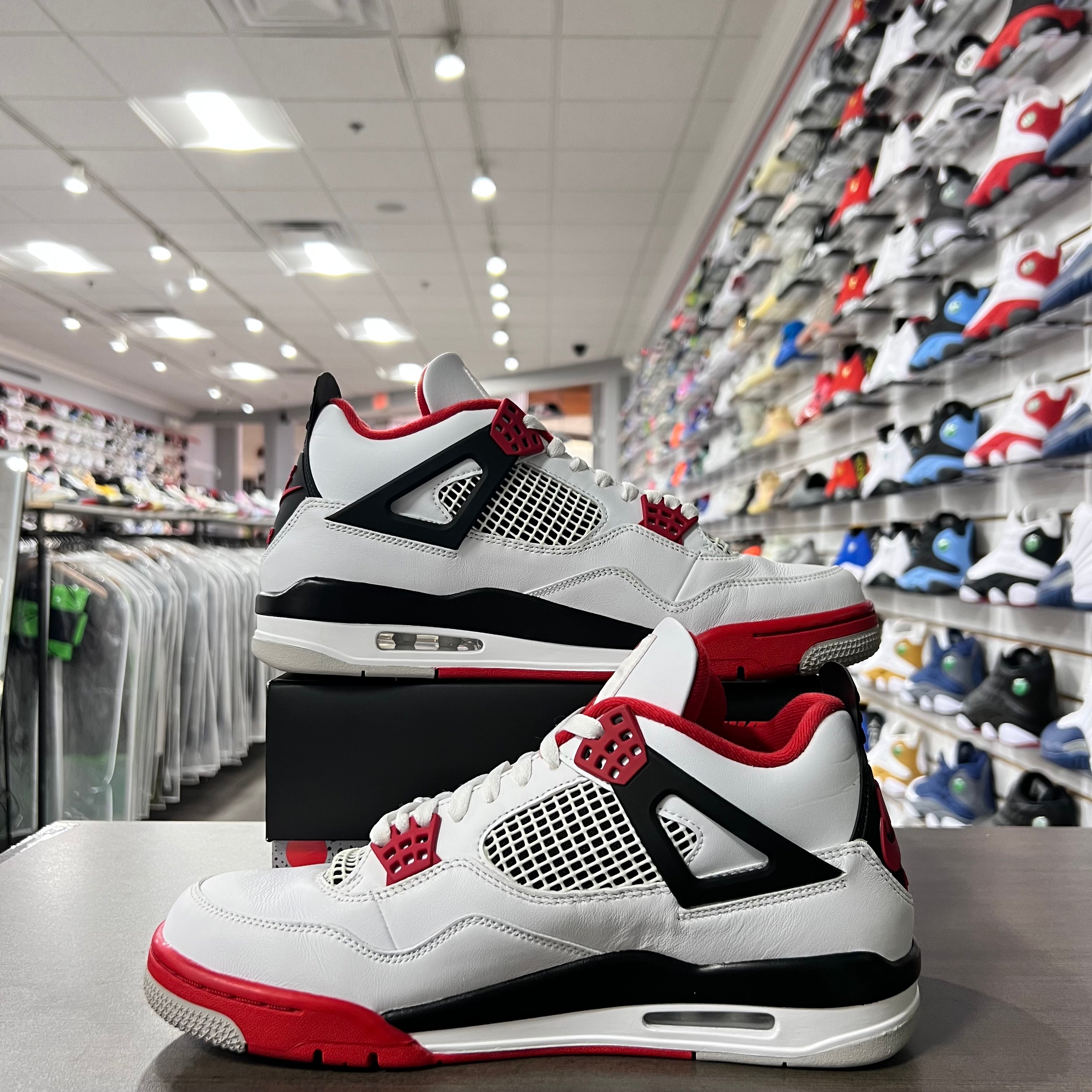 Jordan Retro 4 Mens Fire Red (Lightly Worn)