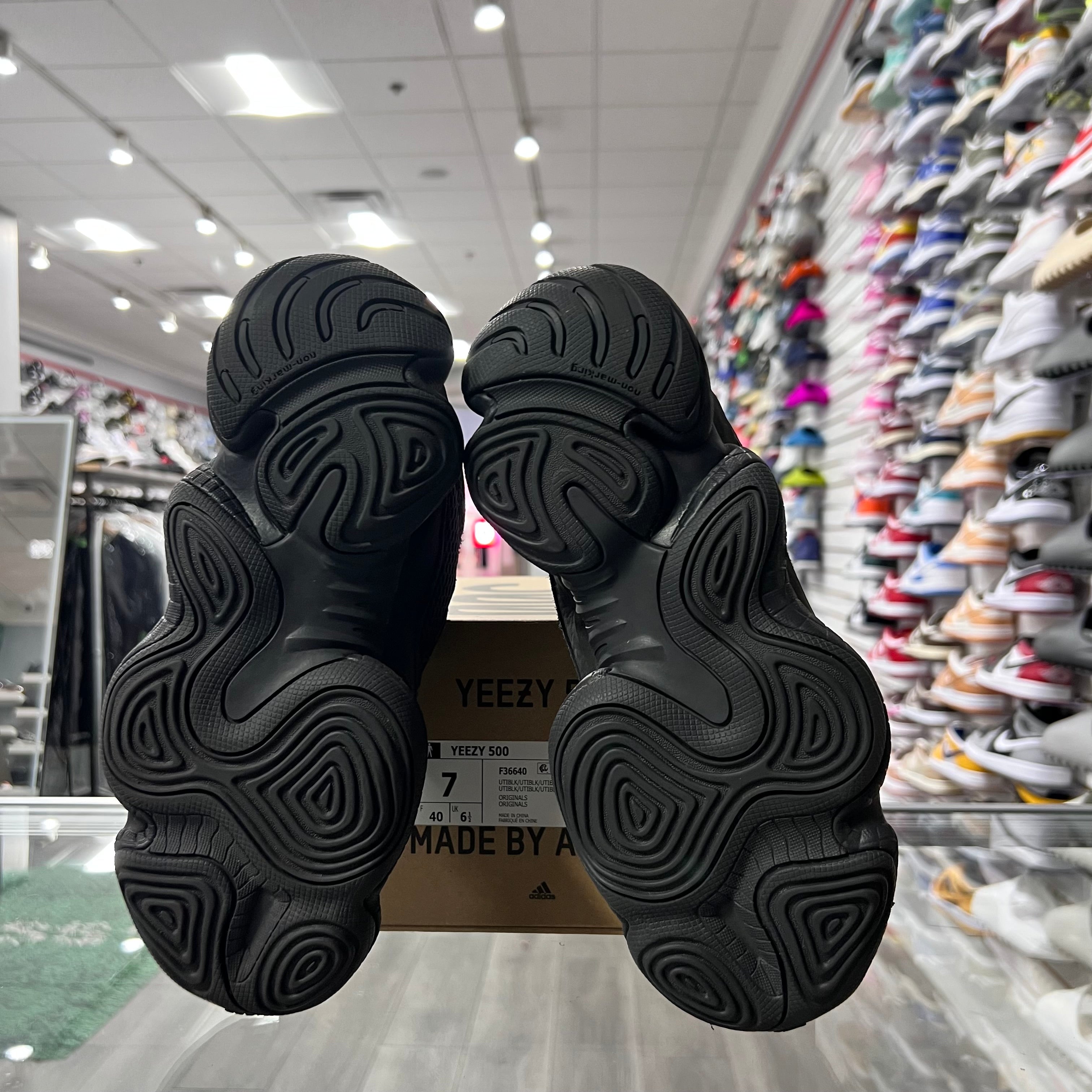 Adidas Yezzy 500 Utility Black (Lightly Worn)
