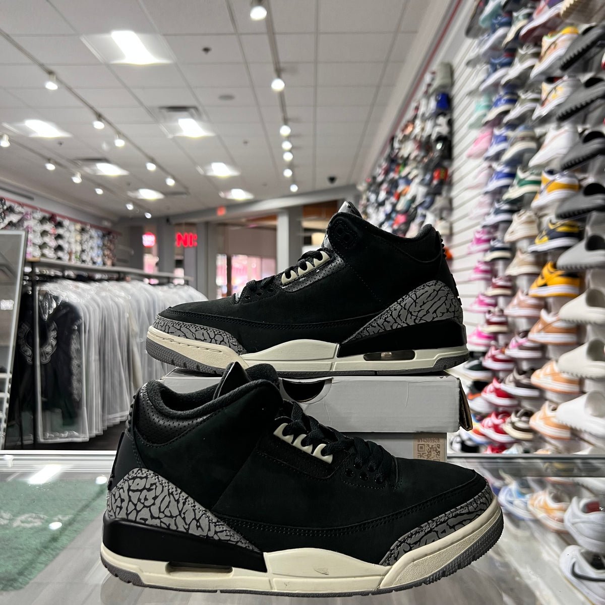 Jordan Retro 3 Off Noir Womens (Lightly Worn)