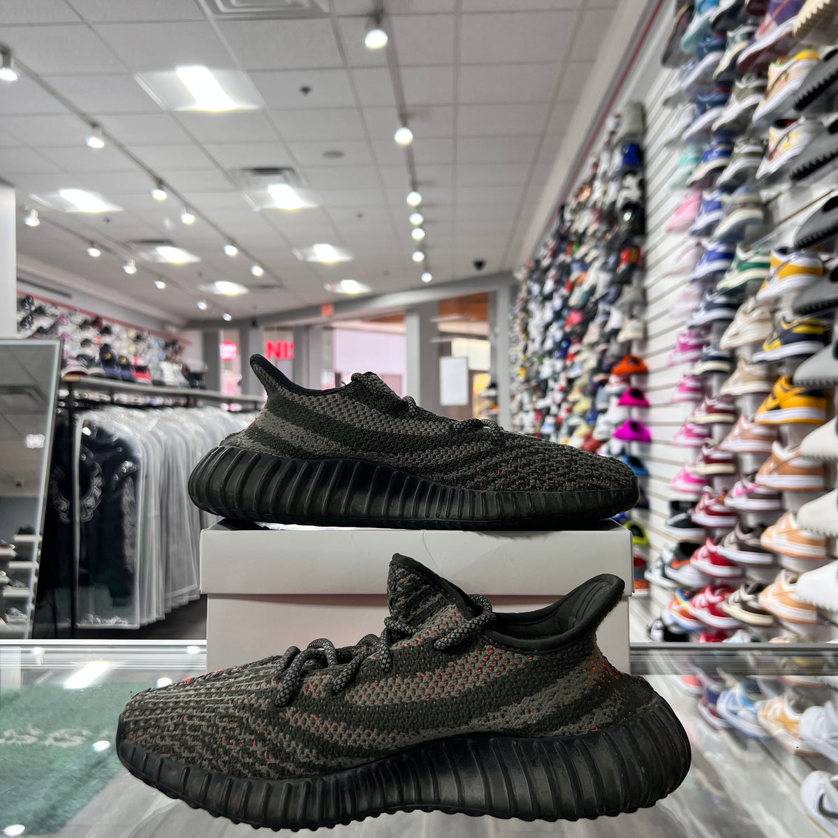 Adidas Yeezy 350 Boost V2 Carbon Beluga (Lightly Worn+Replacement Box)