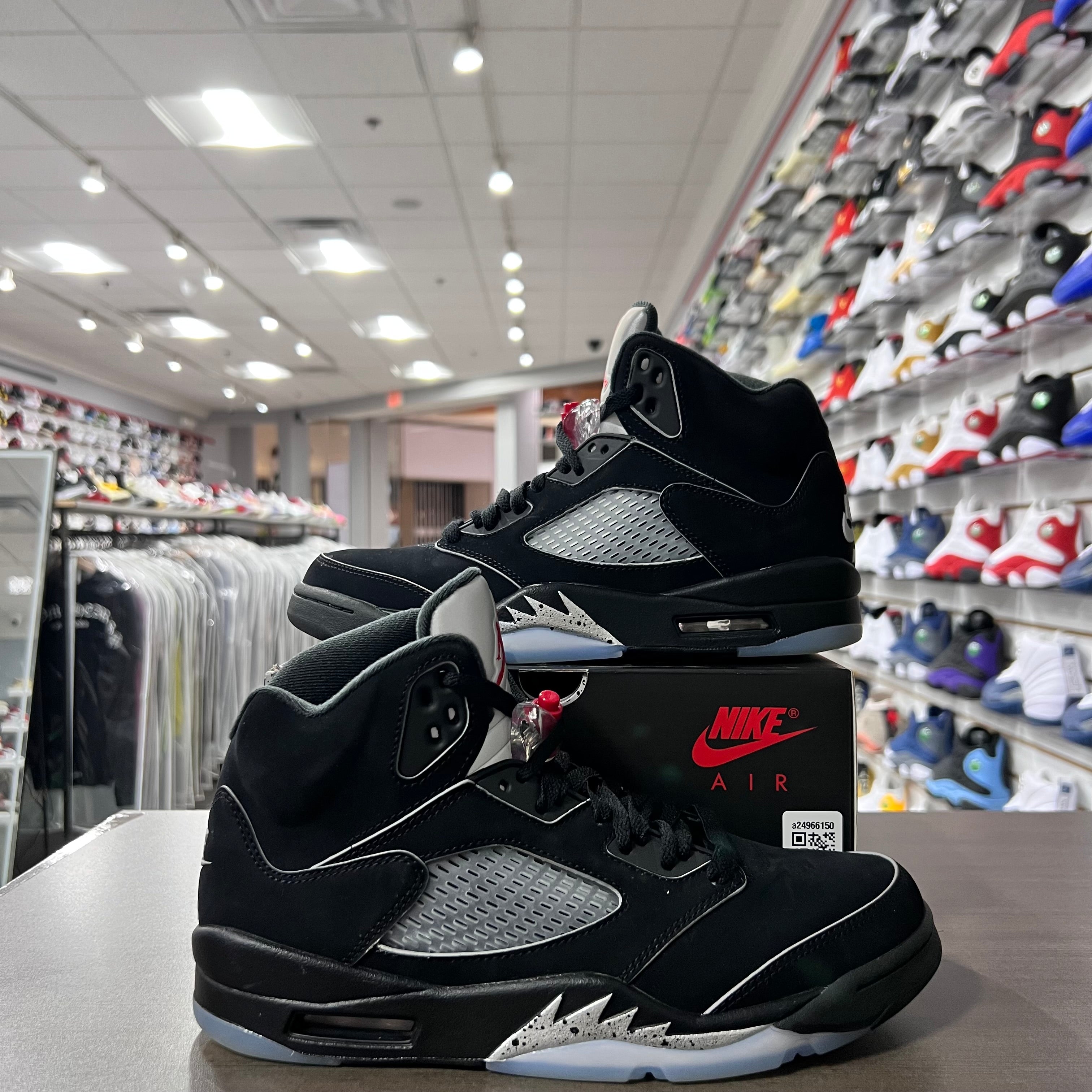 Jordan Retro 5 Mens Black Metallic Reimagined (Lighlty Worn)