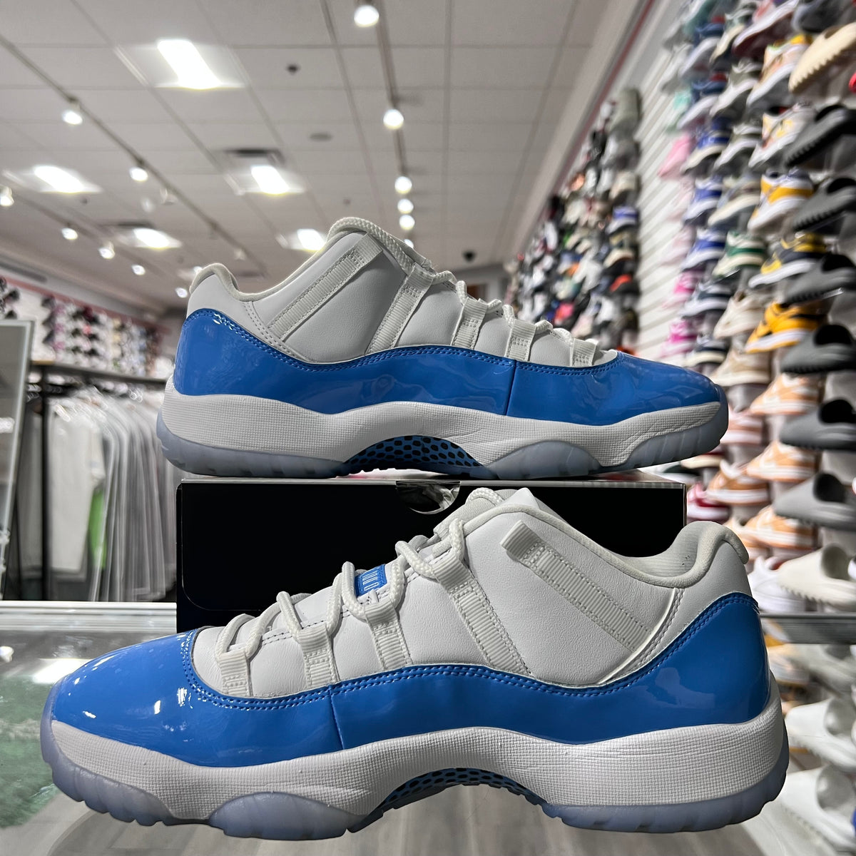 Jordan Retro 11 Low Mens University Blue (Lightly Worn)
