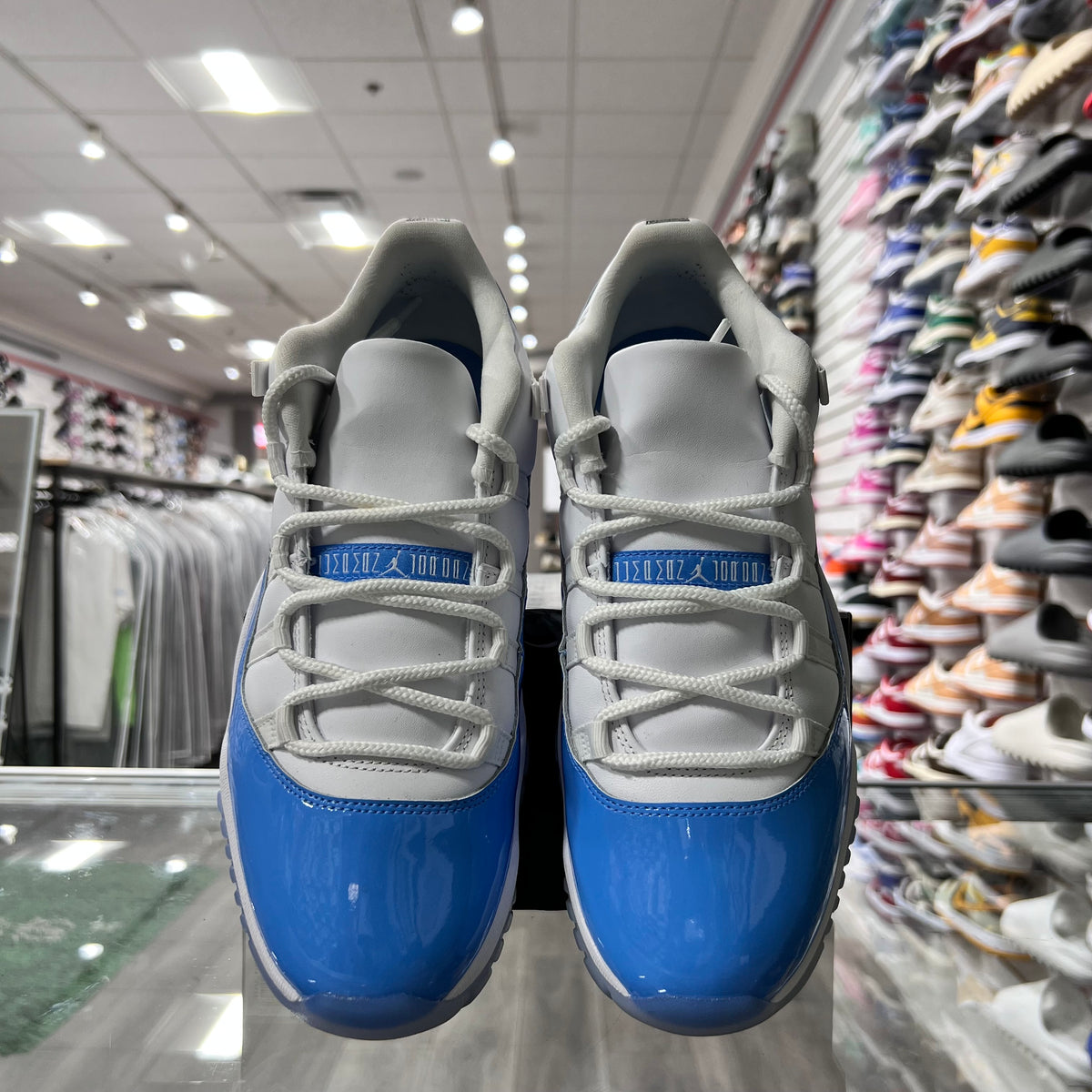 Jordan Retro 11 Low Mens University Blue (Lightly Worn)