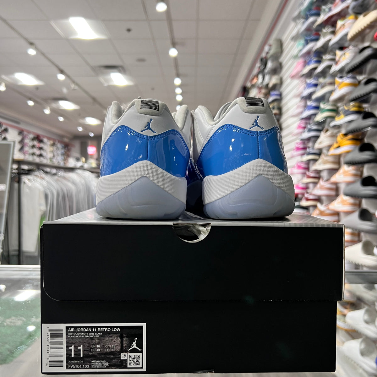 Jordan Retro 11 Low Mens University Blue (Lightly Worn)