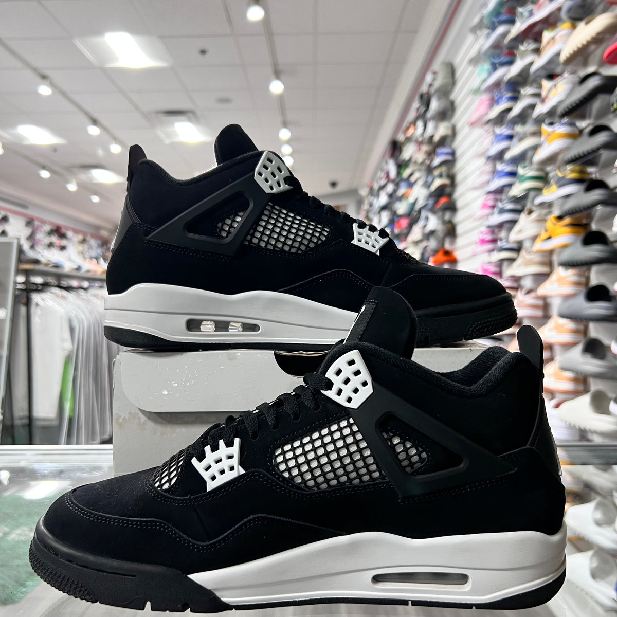 Jordan Retro 4 Mens White Thunder (Lightly Worn)