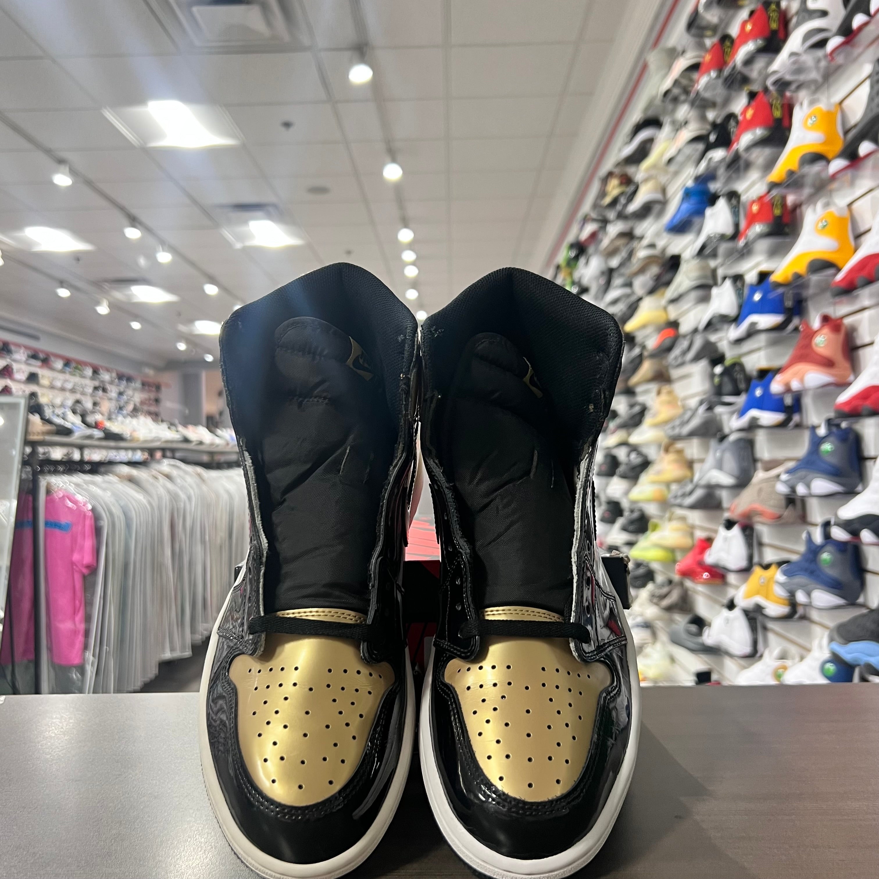 Jordan Retro 1 High Og Mens Gold Toe (Lightly Worn + Replacement Box)