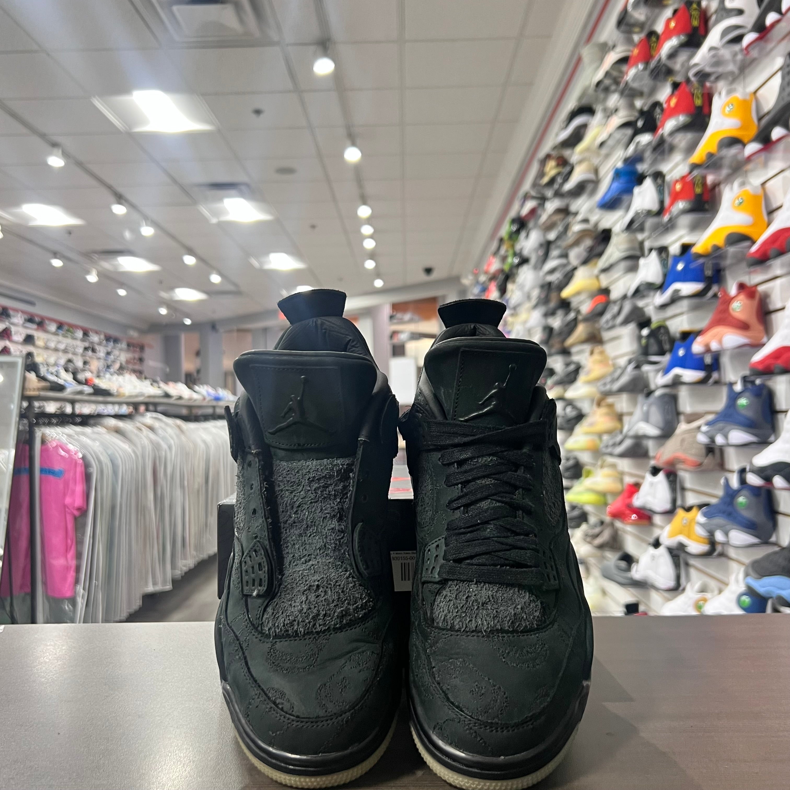 Jordan Retro 4 Mens Kaws Black (Lightly Worn+Missing 1 Black Lace)