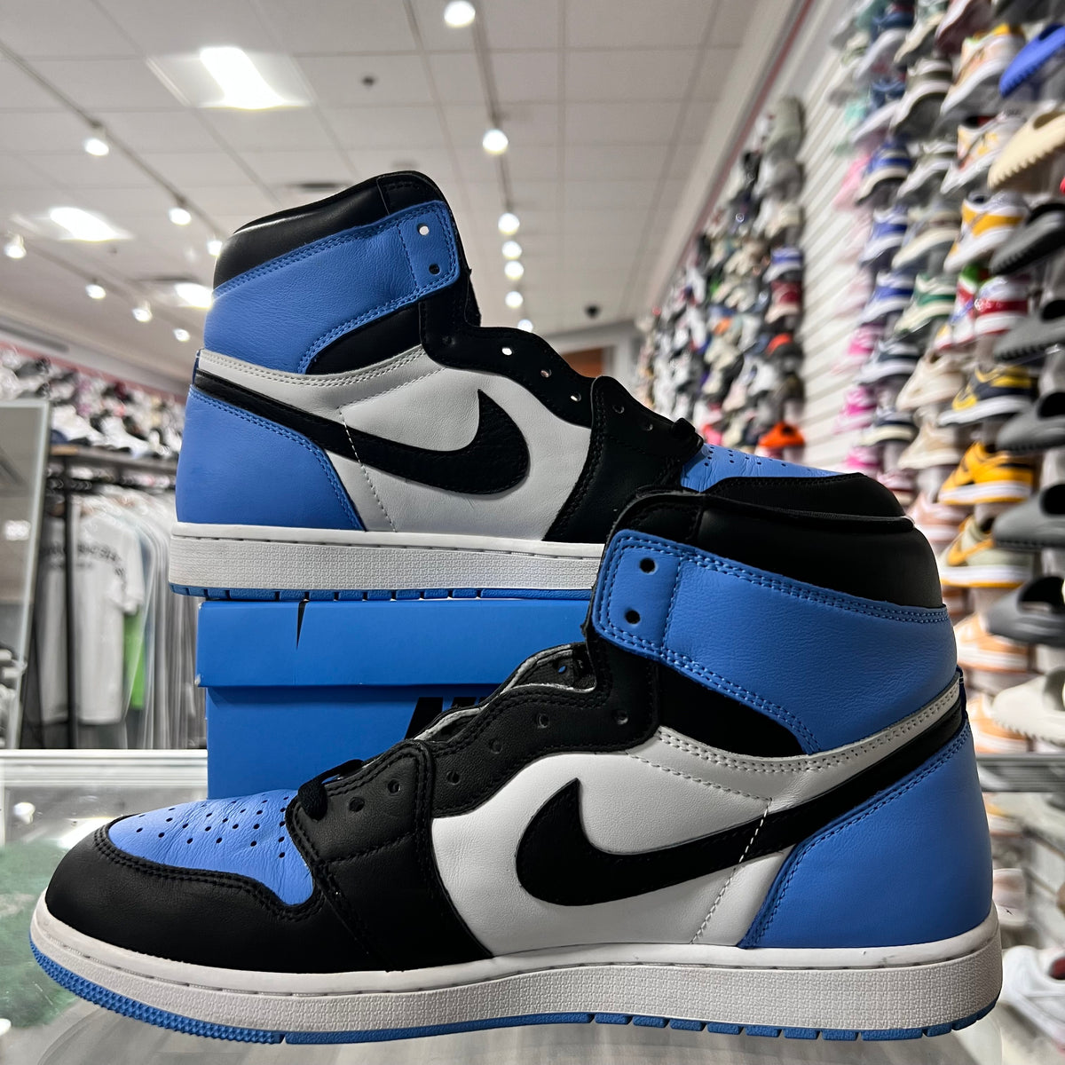 Jordan Retro 1 High Og Mens UNC Toe (Lightly Worn)