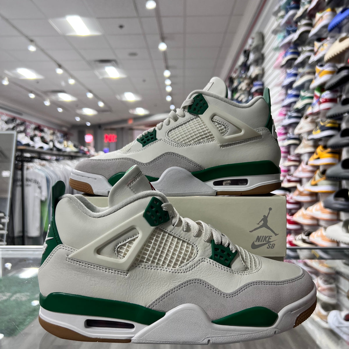 Jordan Retro 4 Retro SB Pine Green (Lightly Worn)