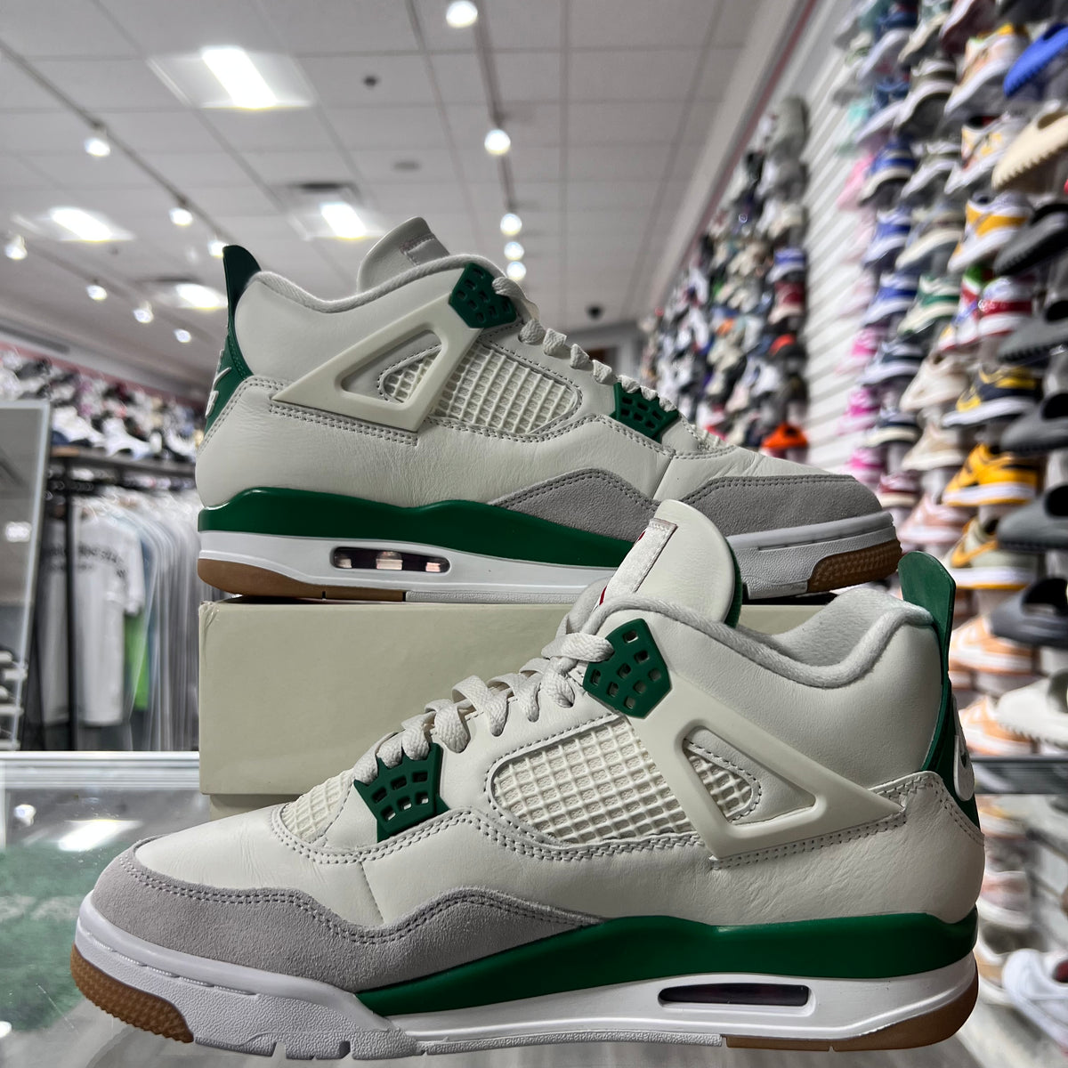 Jordan Retro 4 Retro SB Pine Green (Lightly Worn)