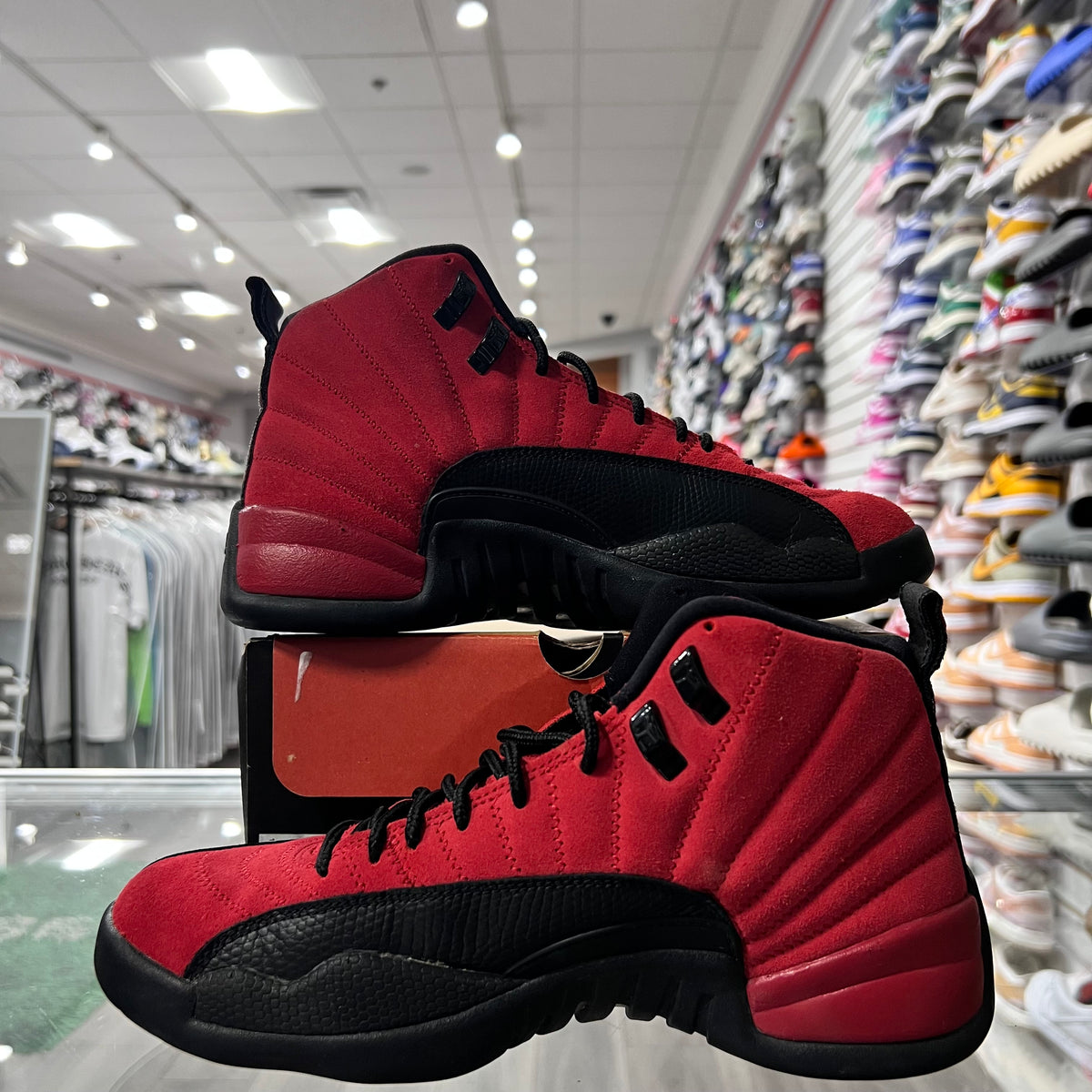 Jordan Retro 12 Mens Reverse Flu Game (Lightly Worn+Missing White Laces)