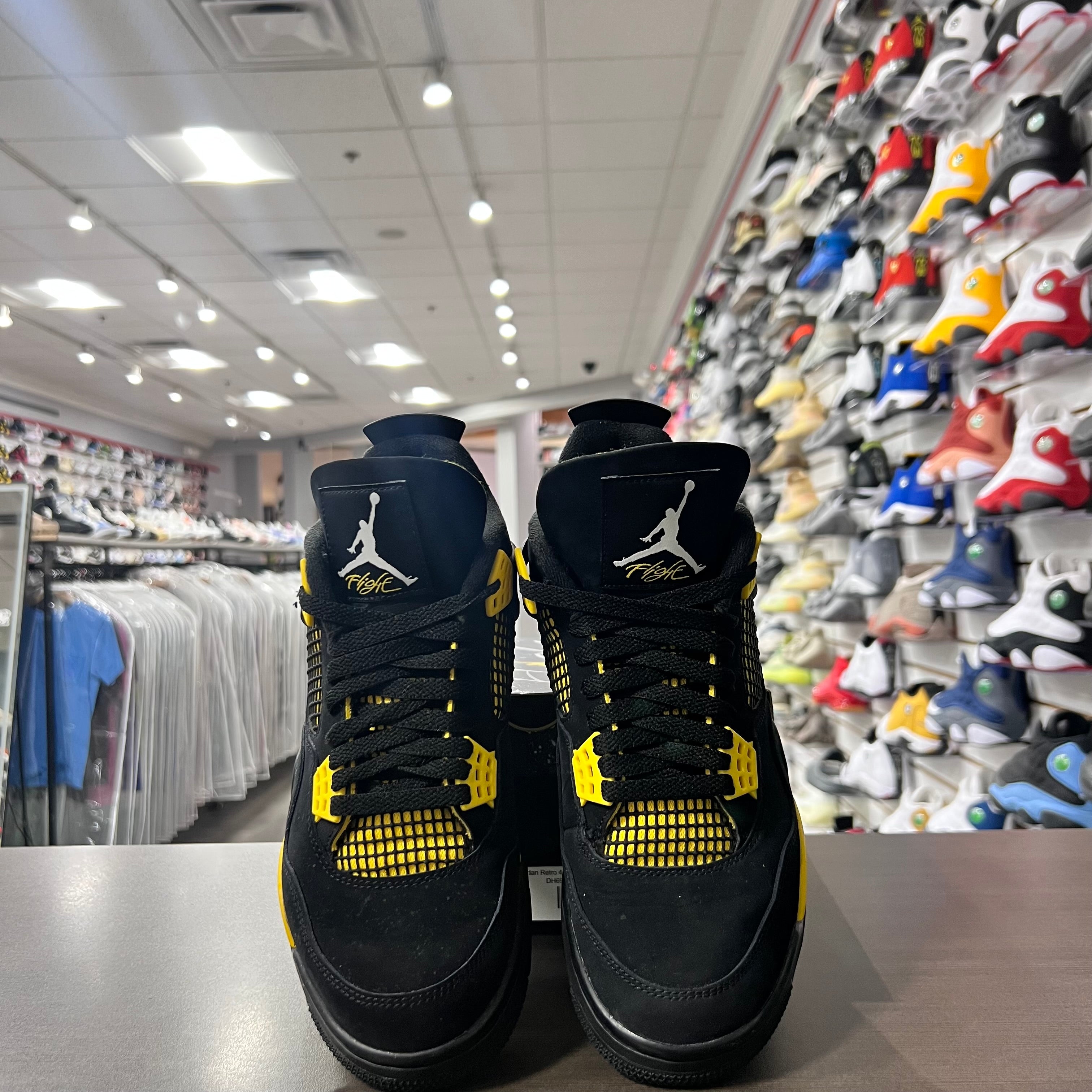 Jordan Retro 4 Mens Thunder (Lighlty Worn)
