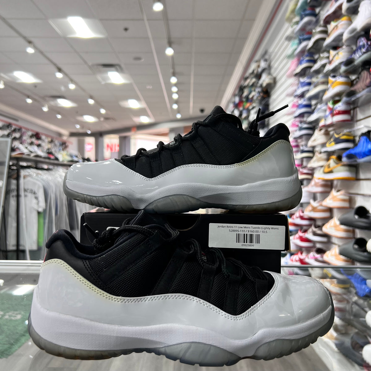 Jordan Retro 11 Low Mens Tuxedo (Lightly Worn)