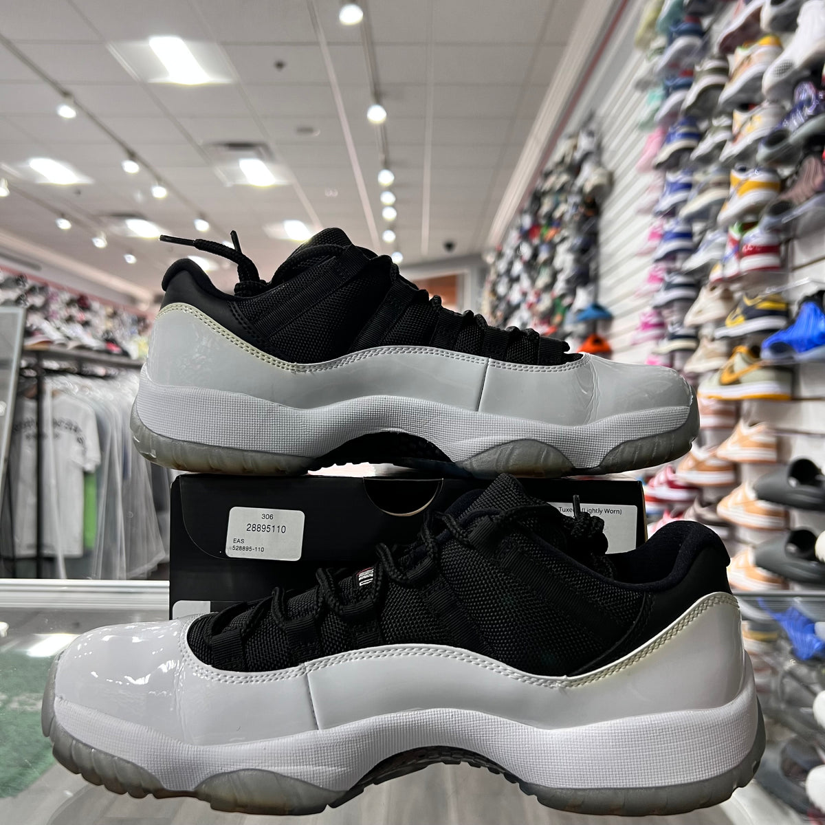 Jordan Retro 11 Low Mens Tuxedo (Lightly Worn)