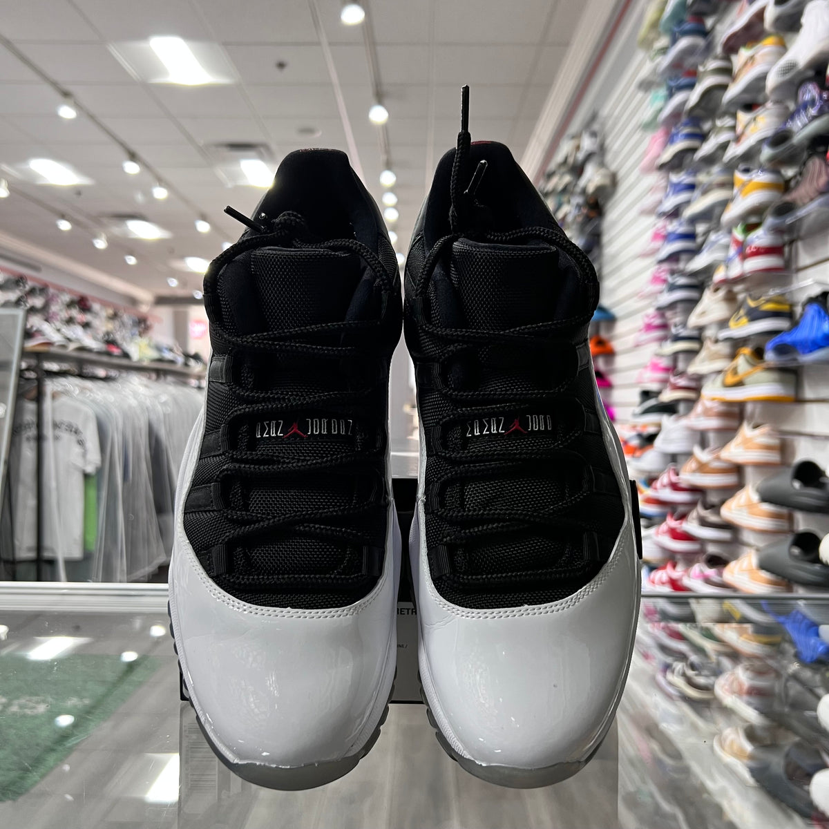 Jordan Retro 11 Low Mens Tuxedo (Lightly Worn)