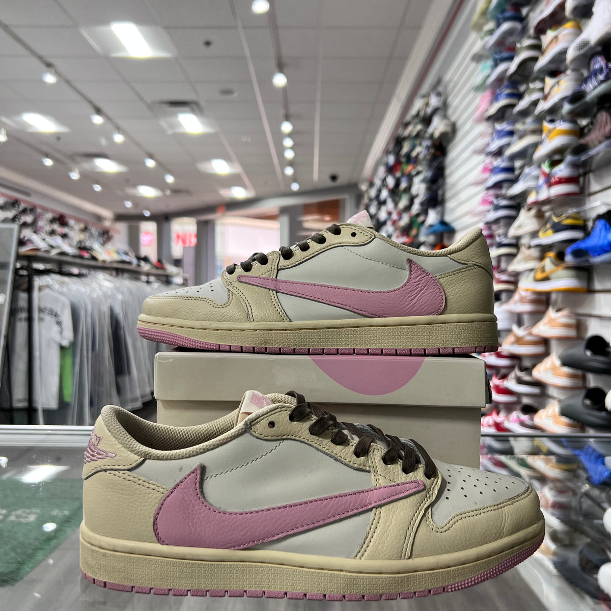 Jordan Retro 1 Low Mens Travis Scott Shy Pink (Lightly Worn)