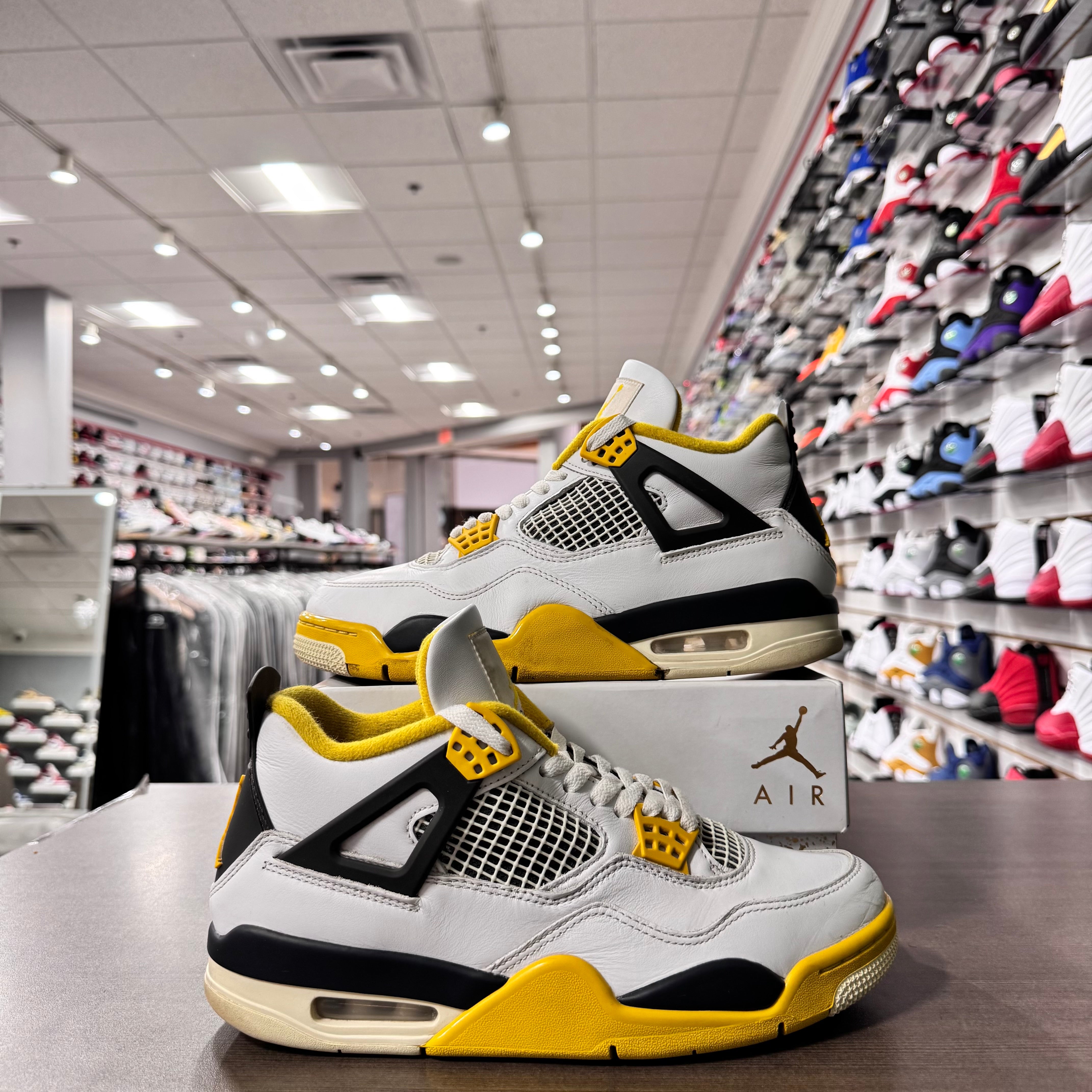 Jordan Retro 4 Womens Vivid Sulfur (Lightly Worn)