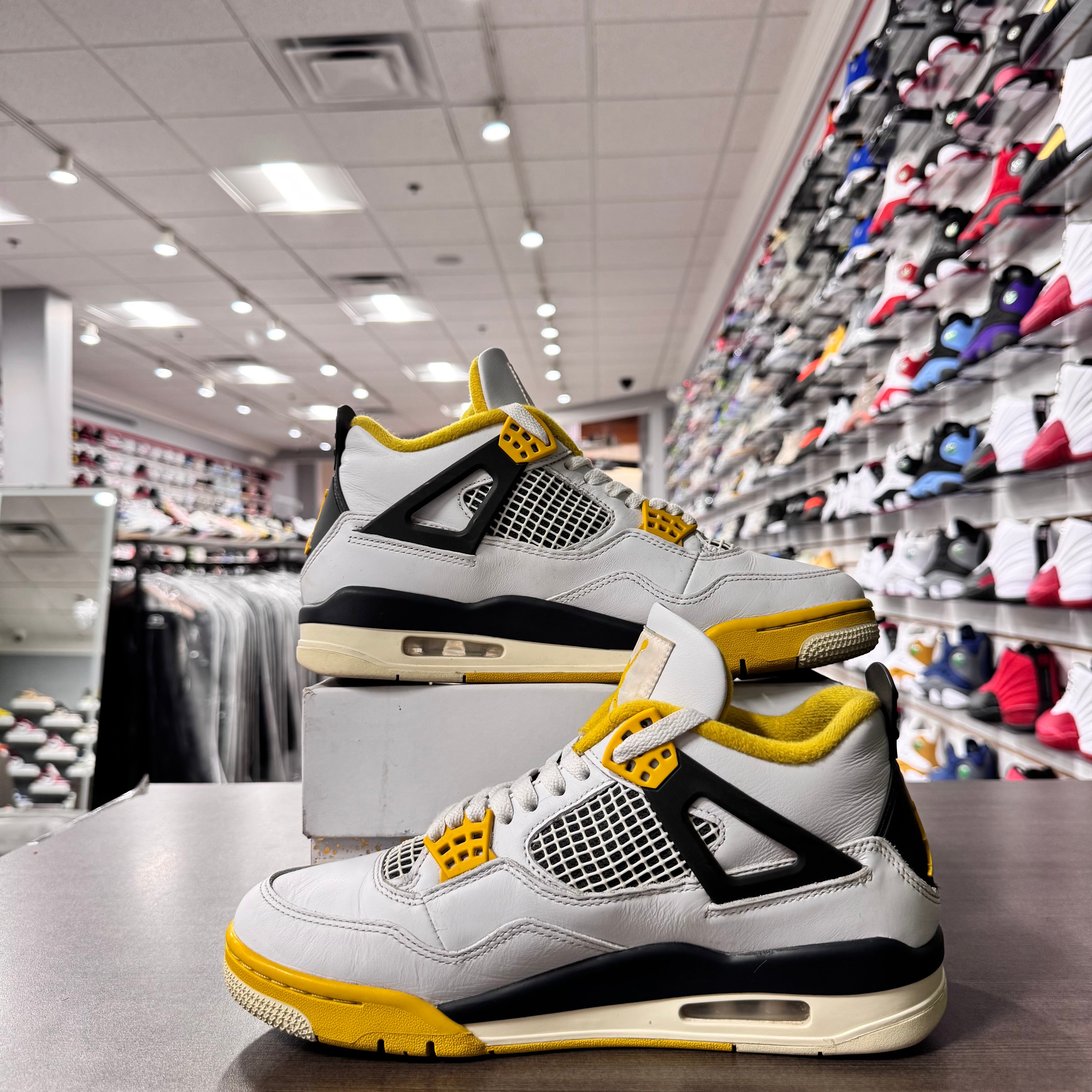 Jordan Retro 4 Womens Vivid Sulfur (Lightly Worn)