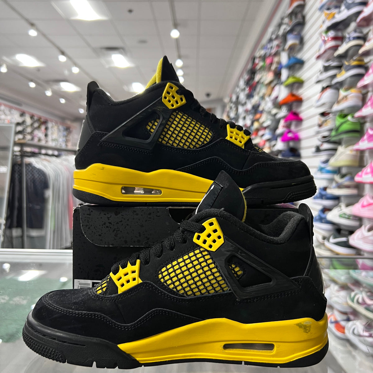 Jordan Retro 4 Mens Thunder (Lightly Worn)