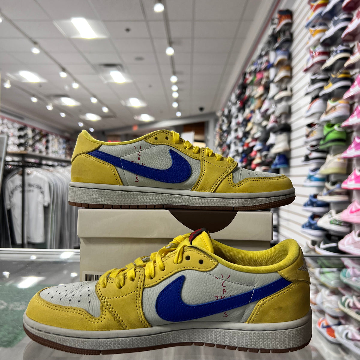Jordan Retro 1 Low Travis Scott Canary (W)(Lightly Worn)