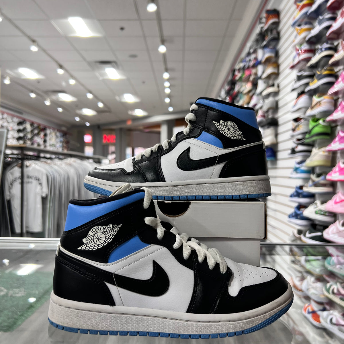Jordan 1 Mid Womens University Blue (Lightly Worn)