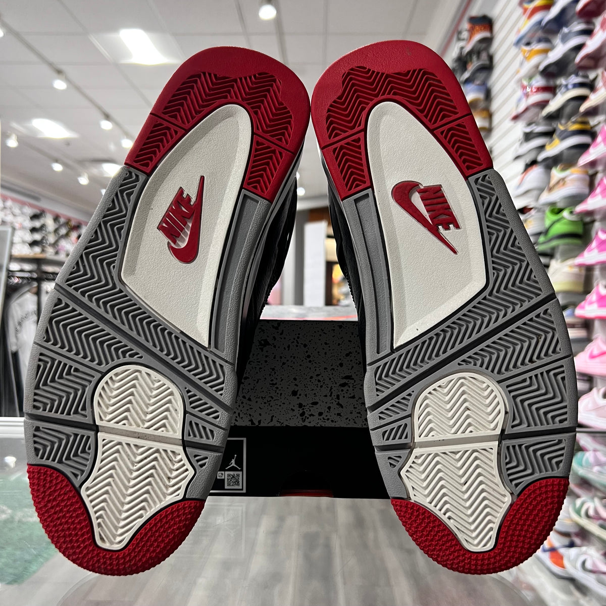 Jordan Retro 4 Mens Bred Reimagined (Lightly Worn)