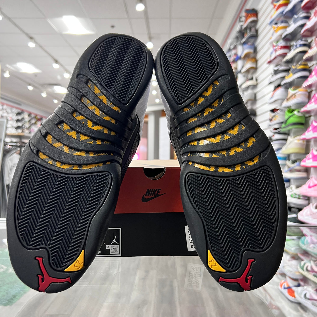 Jordan Retro 12 Mens Taxi (Lightly Worn)