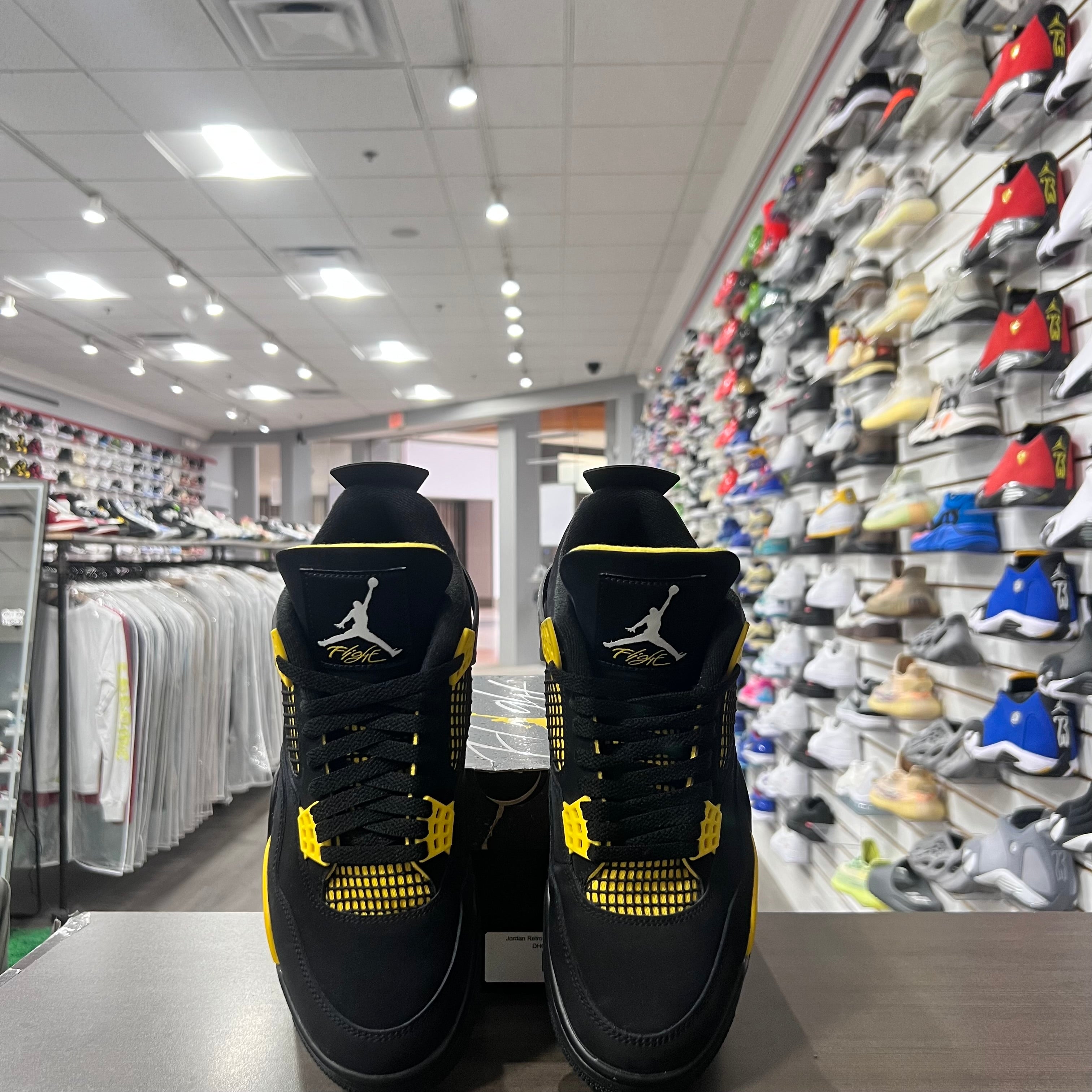 Jordan Retro 4 Mens Thunder (Lightly Worn)