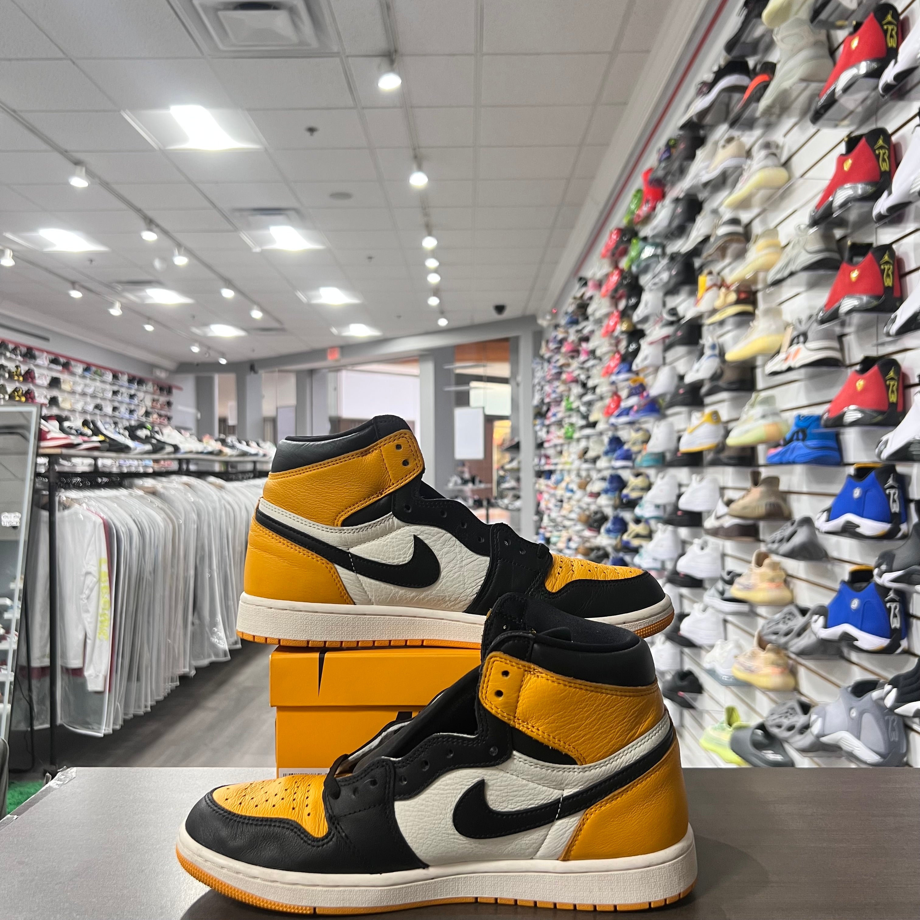Jordan Retro 1 High Og Mens Taxi (Lightly Worn)
