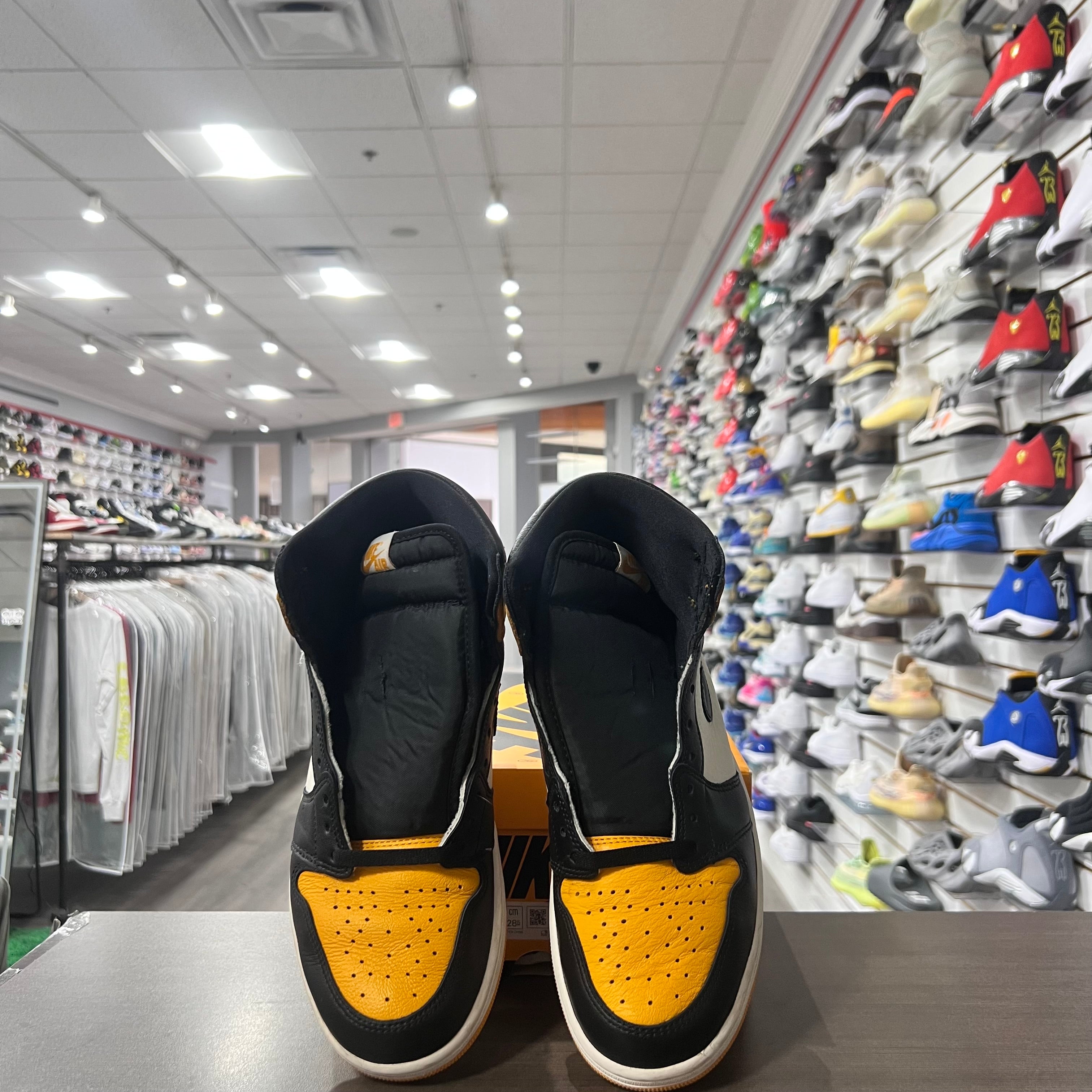 Jordan Retro 1 High Og Mens Taxi (Lightly Worn)