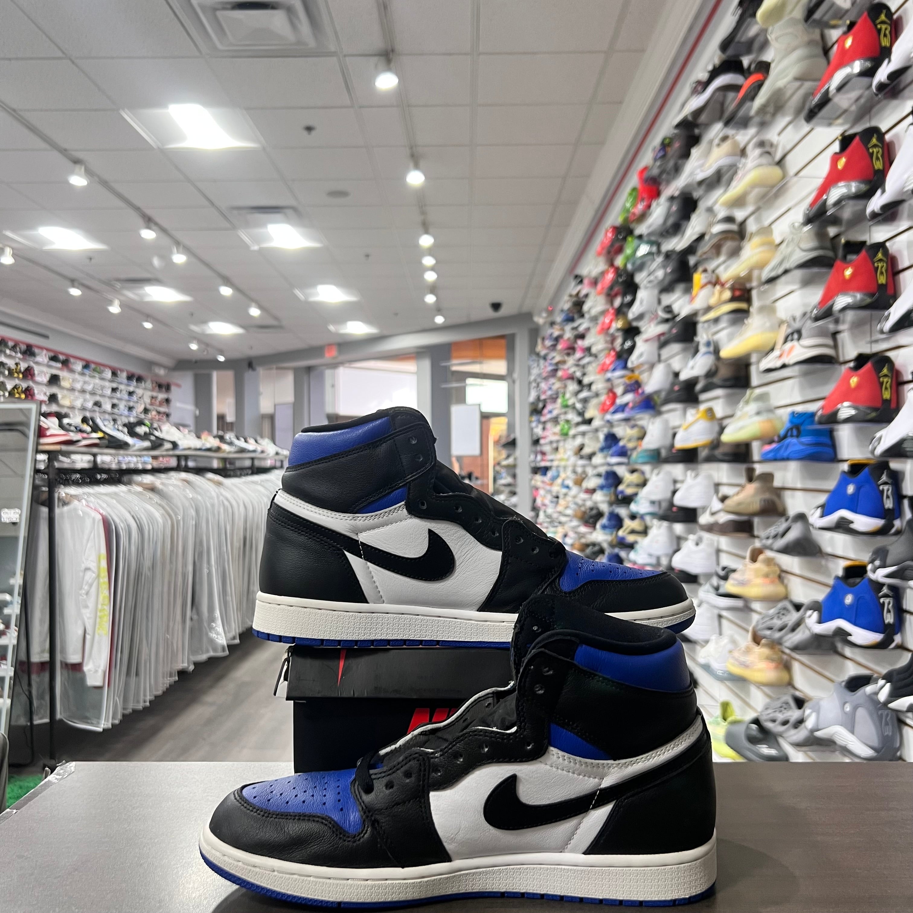 Jordan Retro 1 High Og Mens Royal Toe (Lightly Worn)