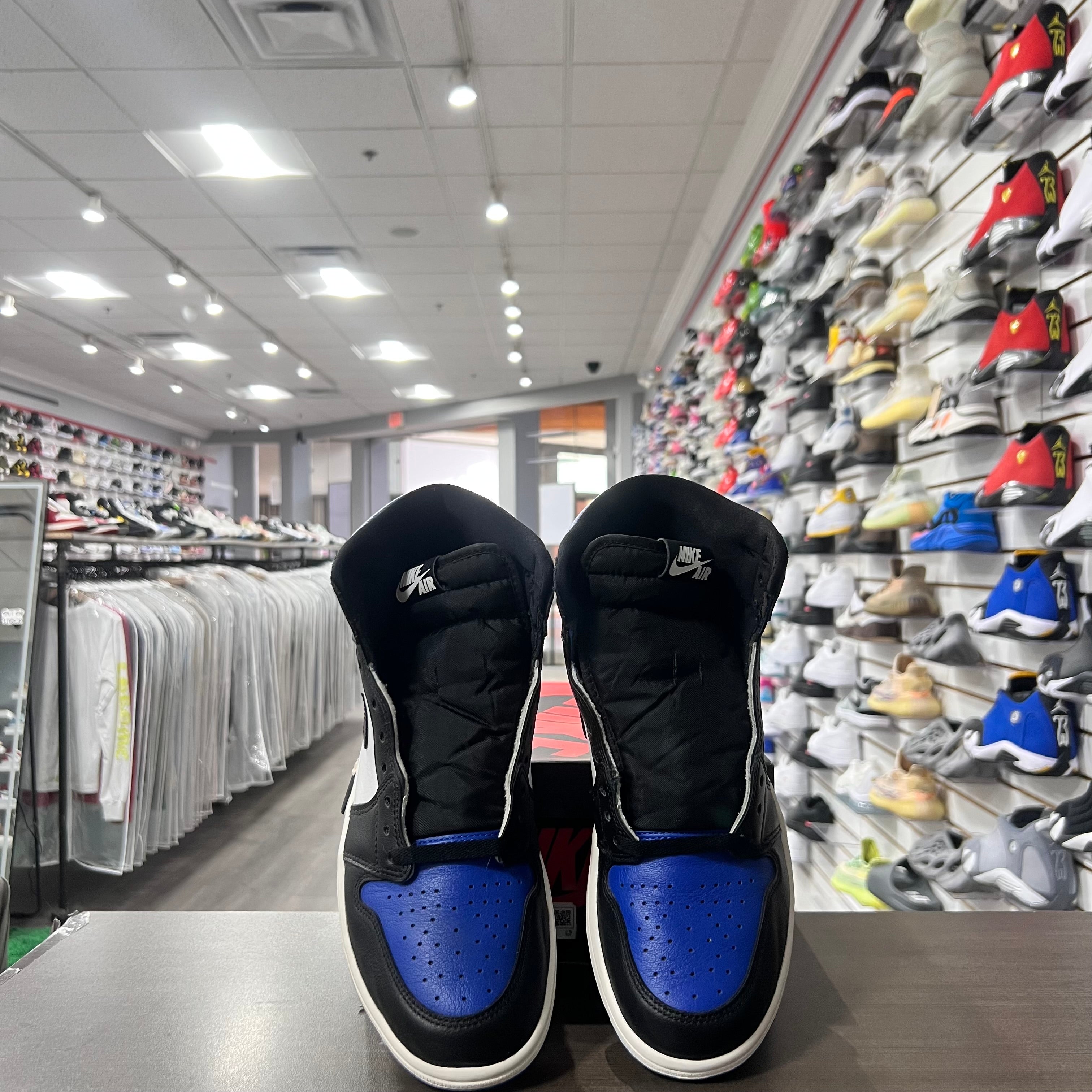 Jordan Retro 1 High Og Mens Royal Toe (Lightly Worn)