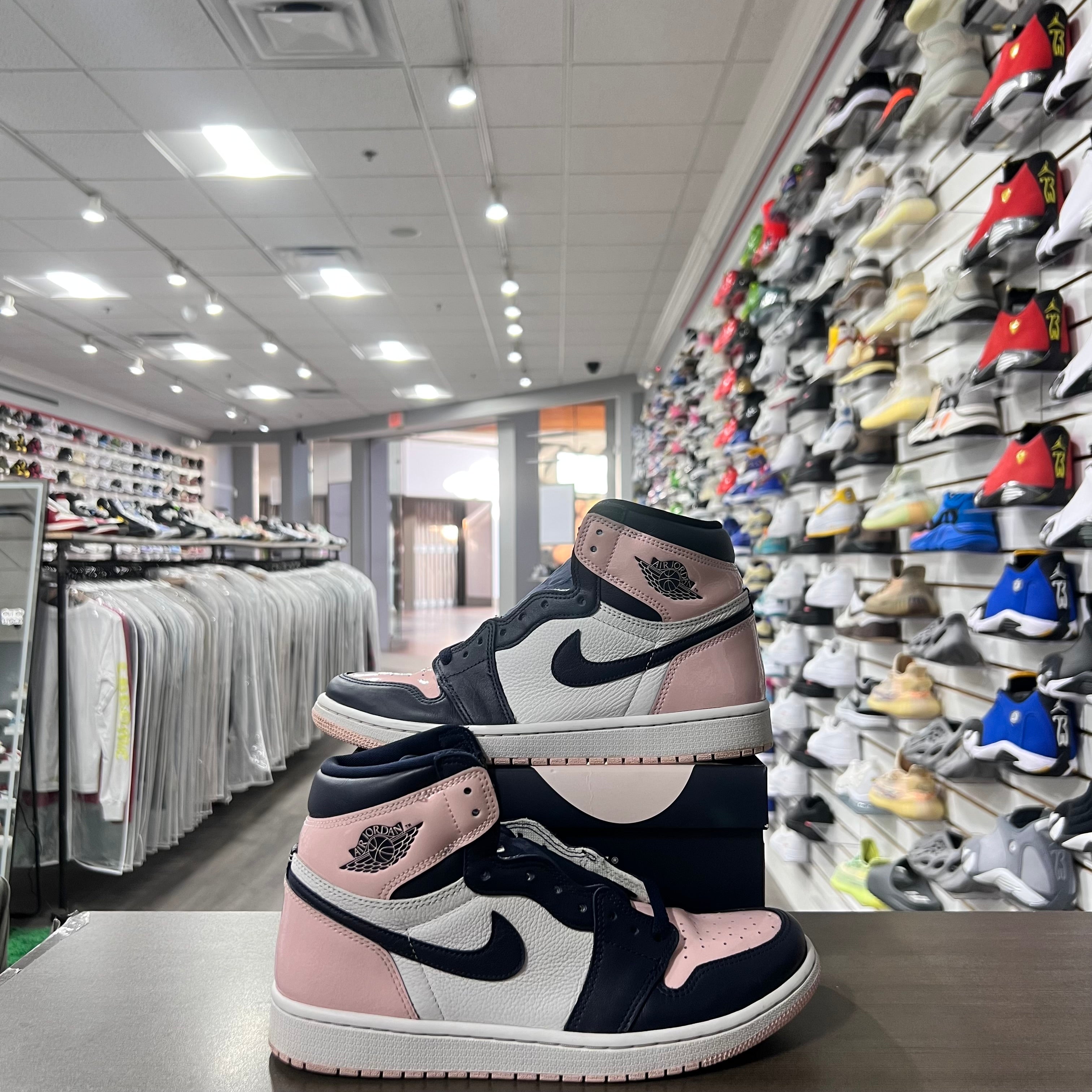 Jordan Retro 1 High Og Womens Atmosphere (Lightly Worn)