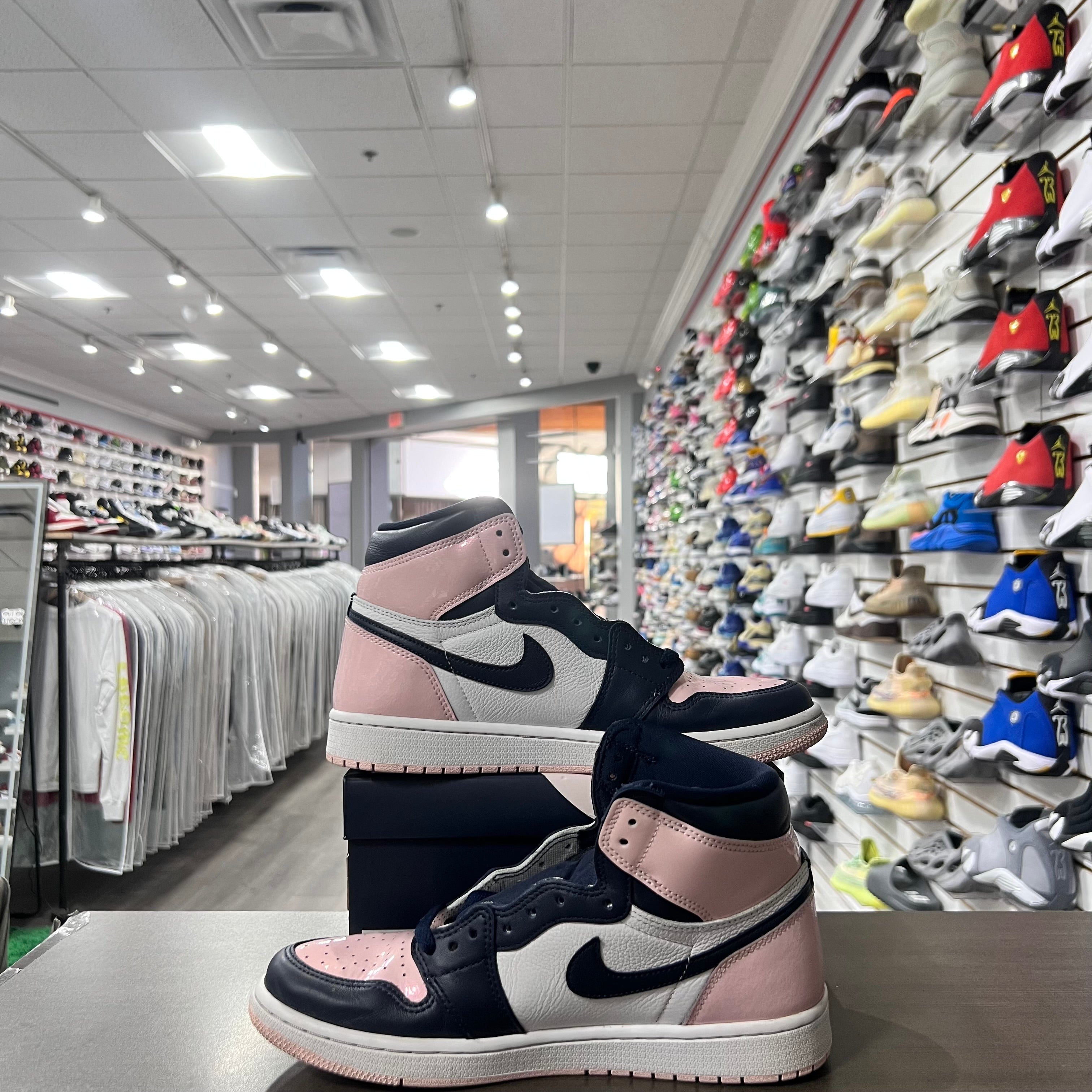 Jordan Retro 1 High Og Womens Atmosphere (Lightly Worn)