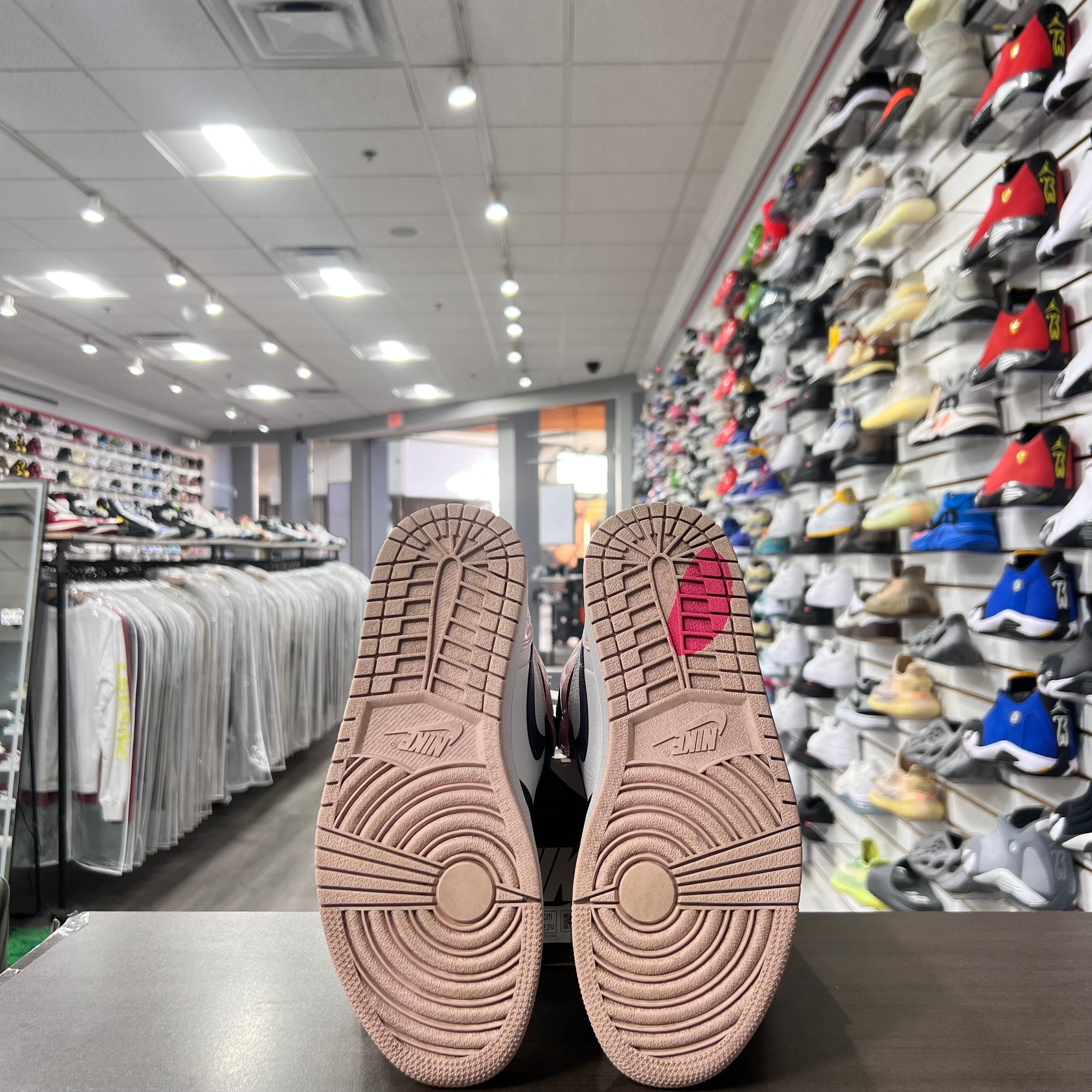 Jordan Retro 1 High Og Womens Atmosphere (Lightly Worn)