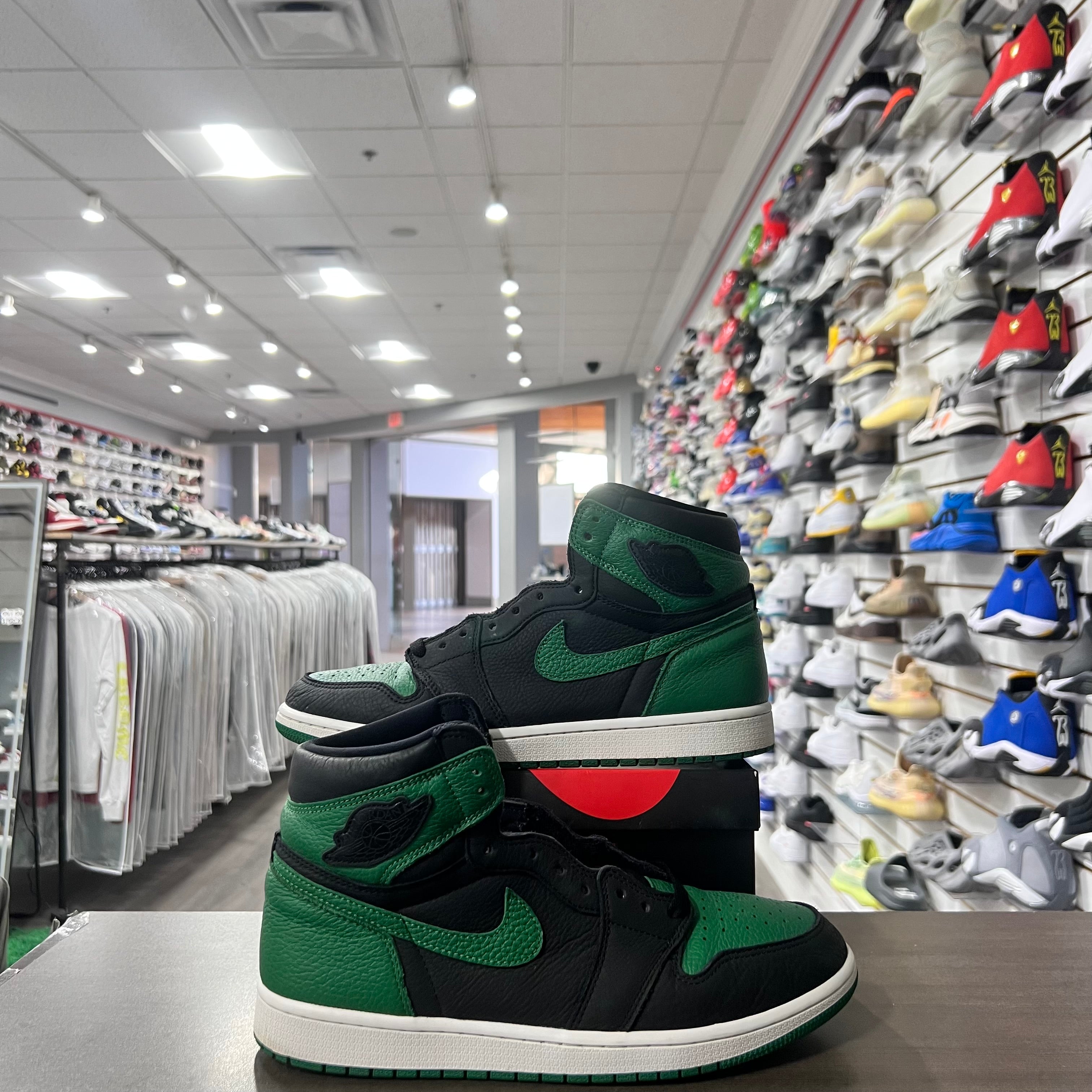 Jordan Retro 1 High Og Mens Pine Green 2.0 (Lightly Worn)