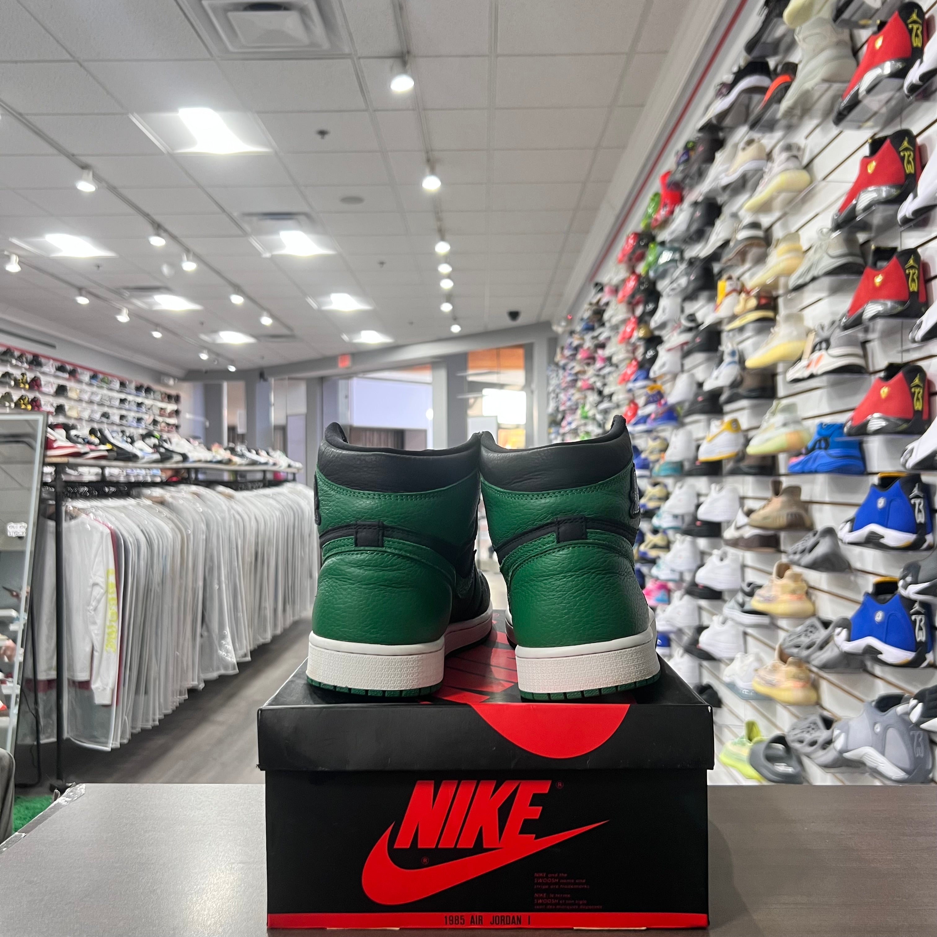 Jordan Retro 1 High Og Mens Pine Green 2.0 (Lightly Worn)