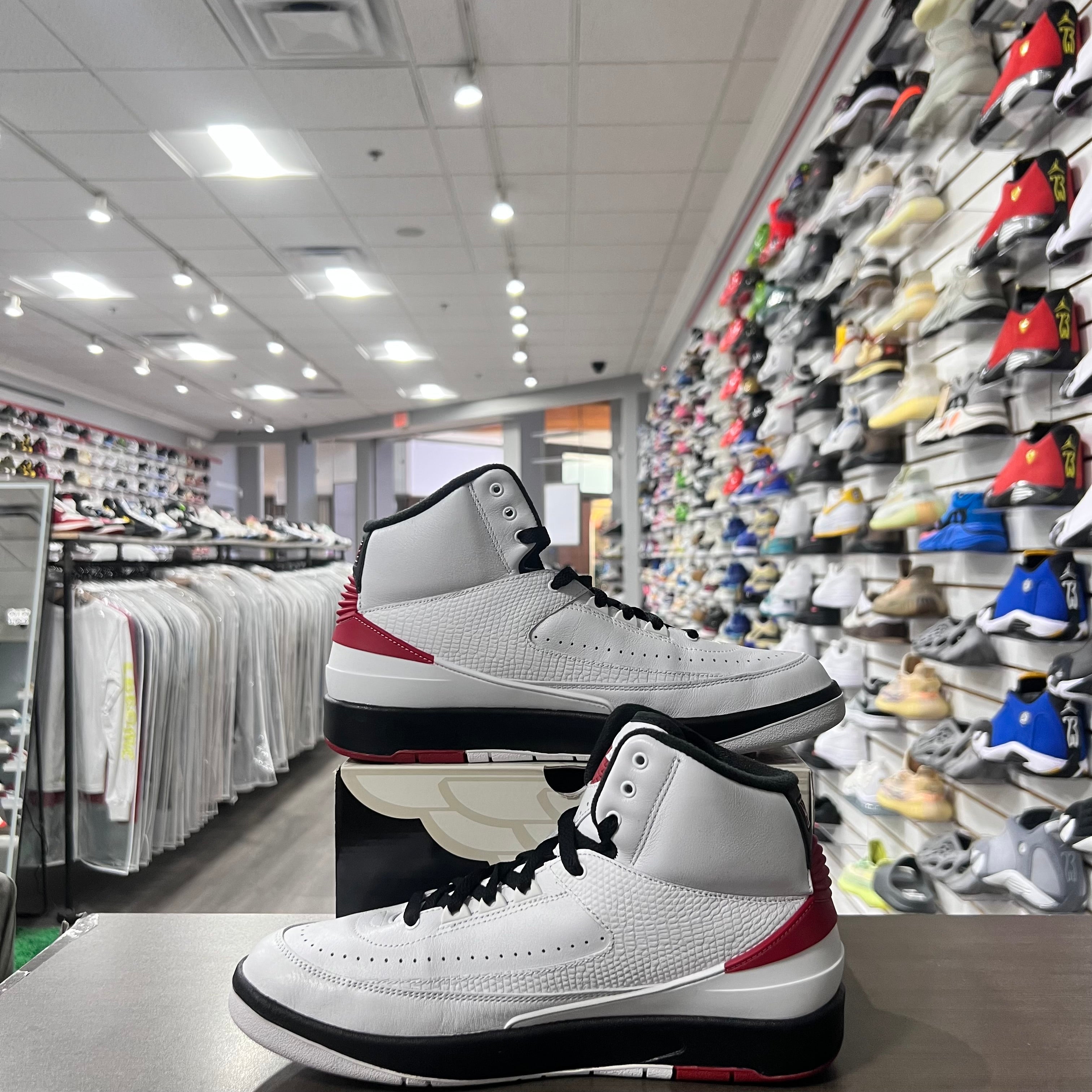 Jordan Retro 2 Mens Chicago (Lightly Worn)