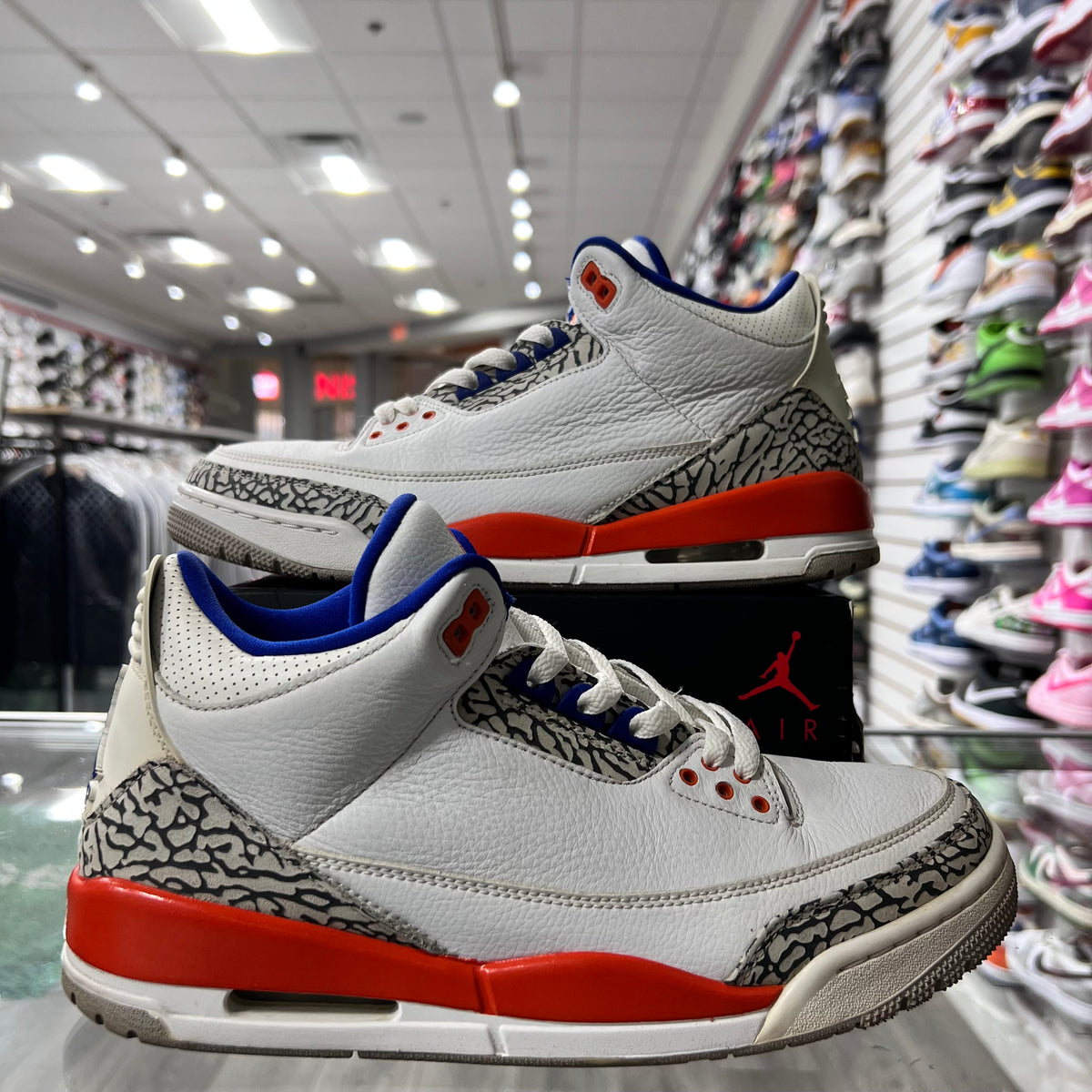Jordan Retro 3 Mens Knicks (Lightly Worn)