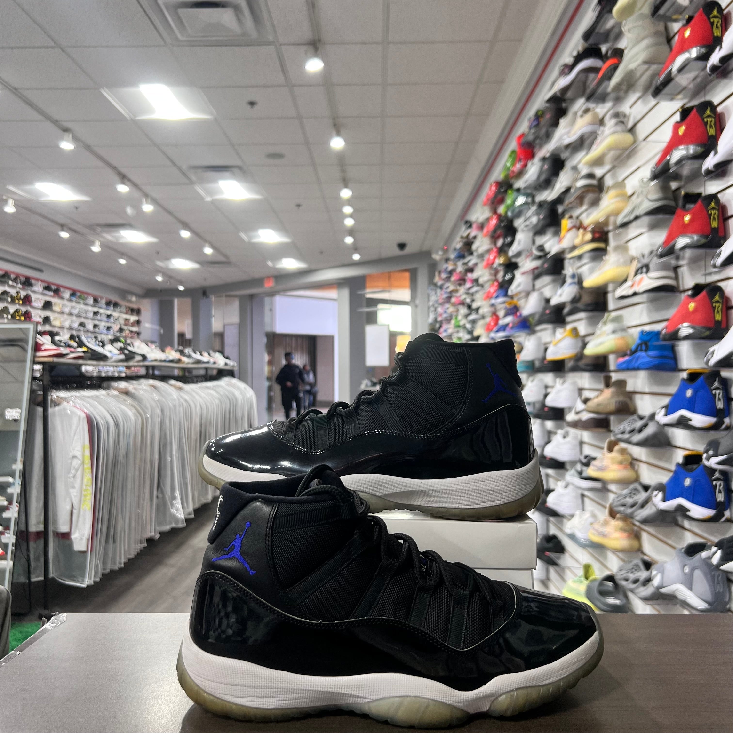 Jordan Retro 11 Mens Space Jam (Lightly Worn+ Replacement Box)