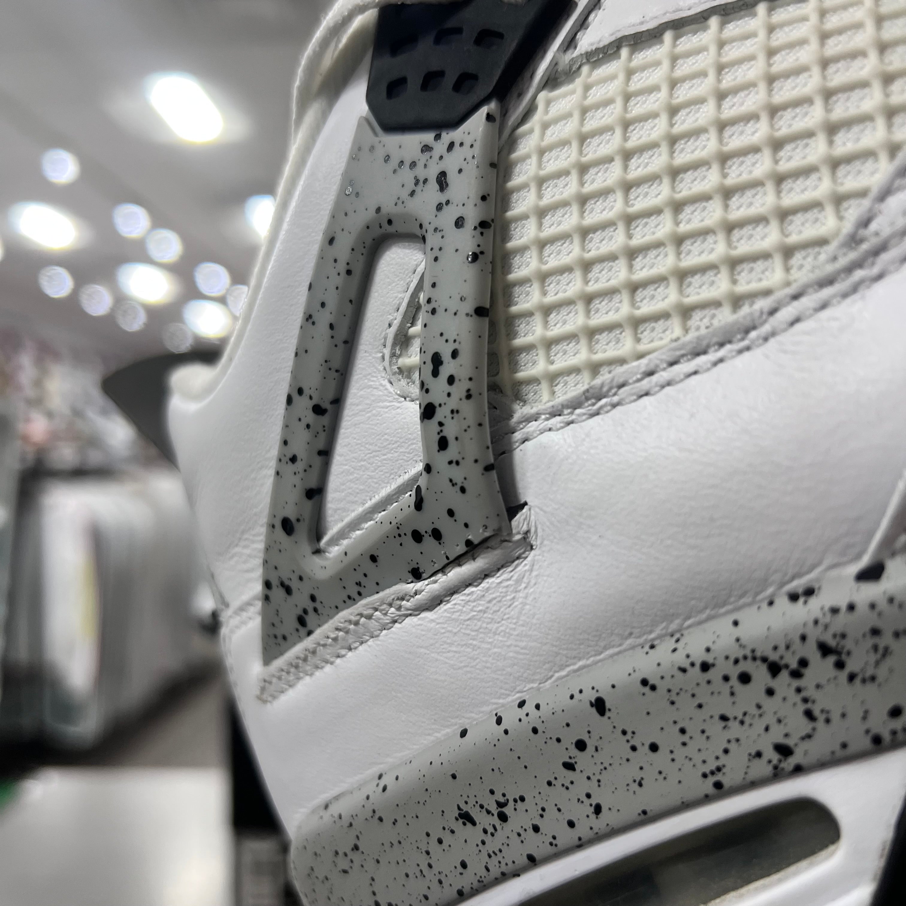 Jordan Retro 4 Mens White Cement (2016) (Lightly Worn+ Flaw)