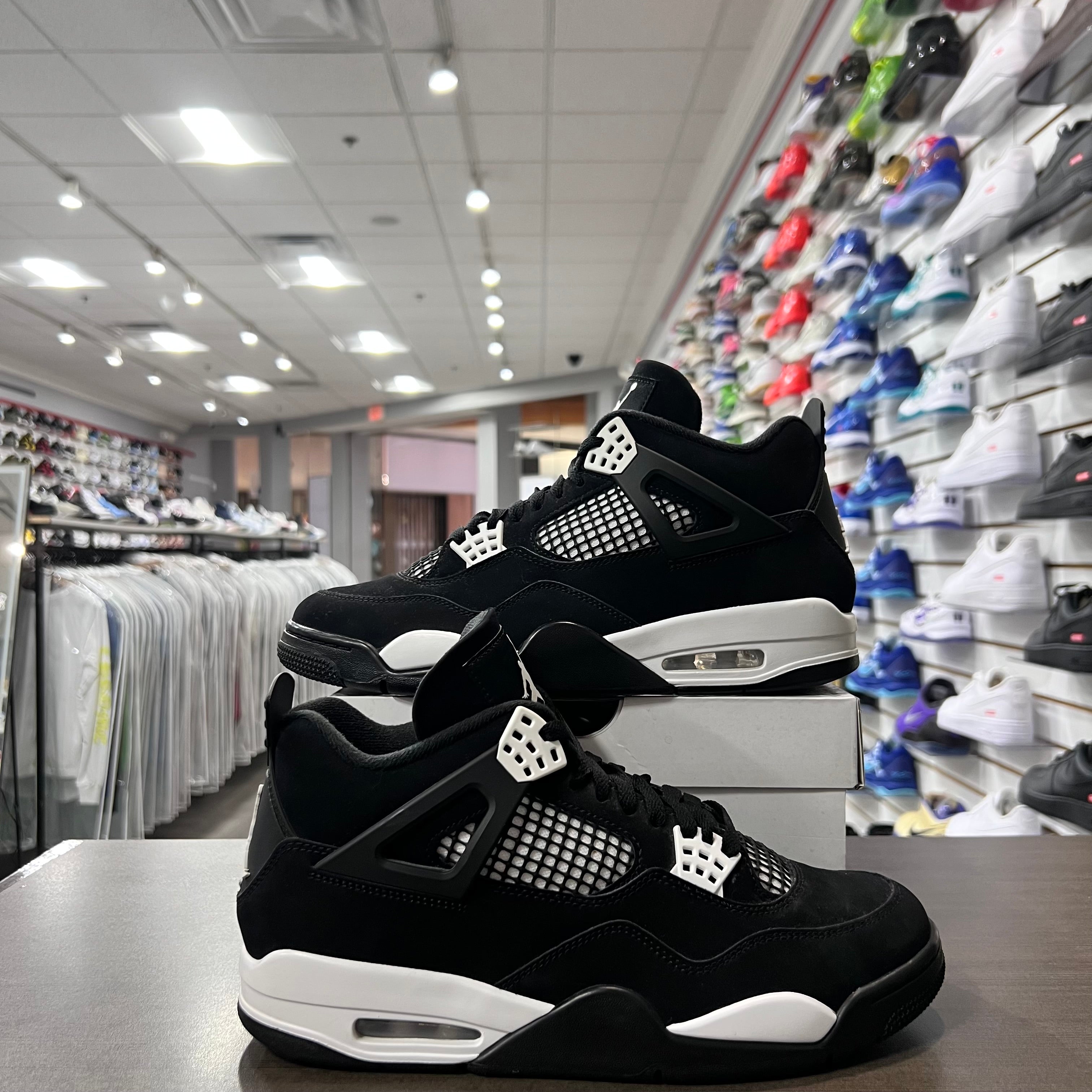 Jordan Retro 4 Mens White Thunder (Lightly Worn)