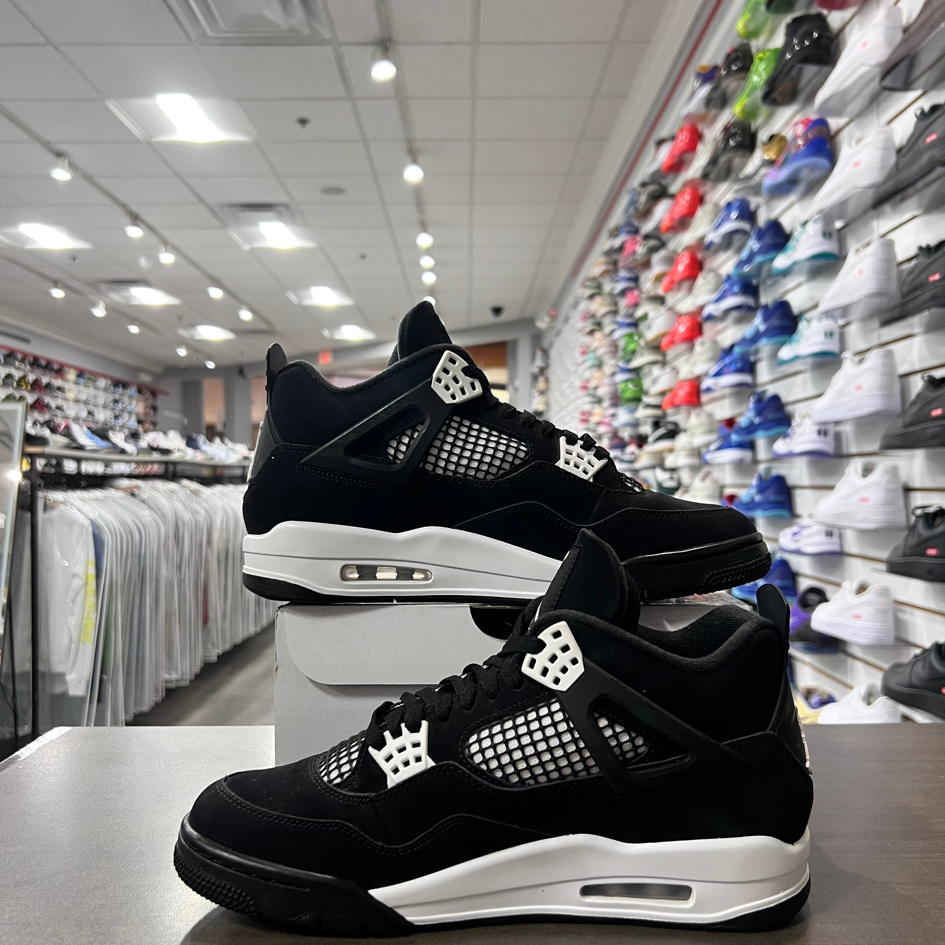 Jordan Retro 4 Mens White Thunder (Lightly Worn)
