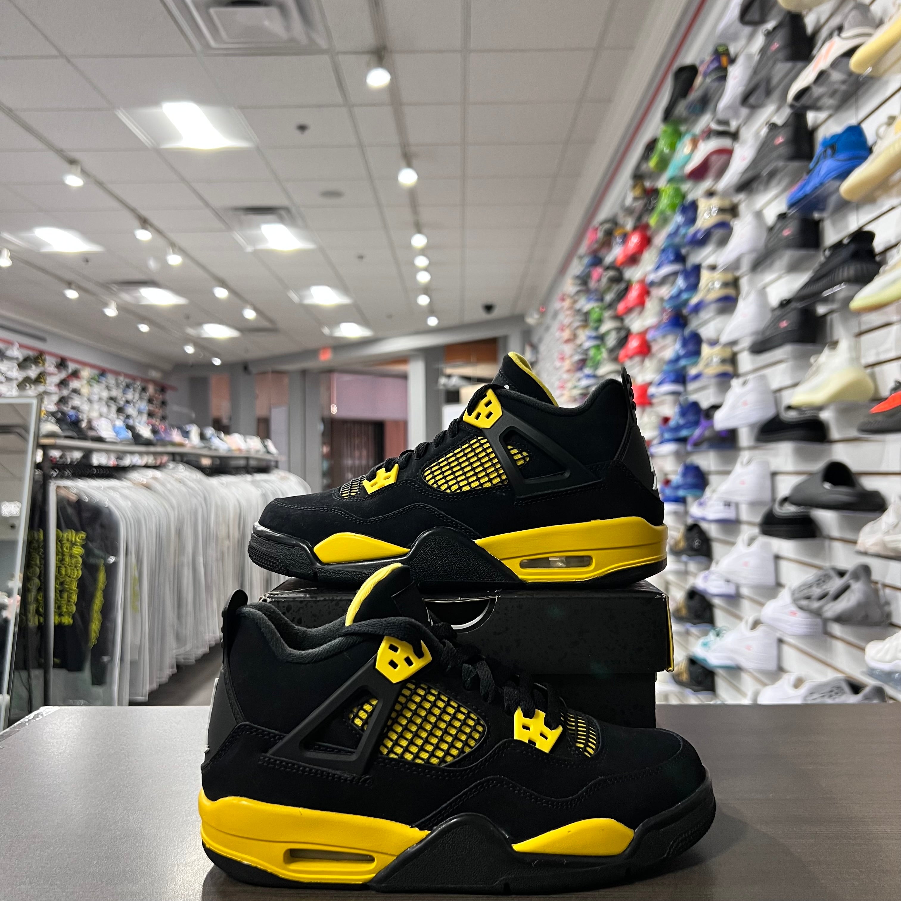 Jordan Retro 4 Gs Thunder (Lightly Worn)