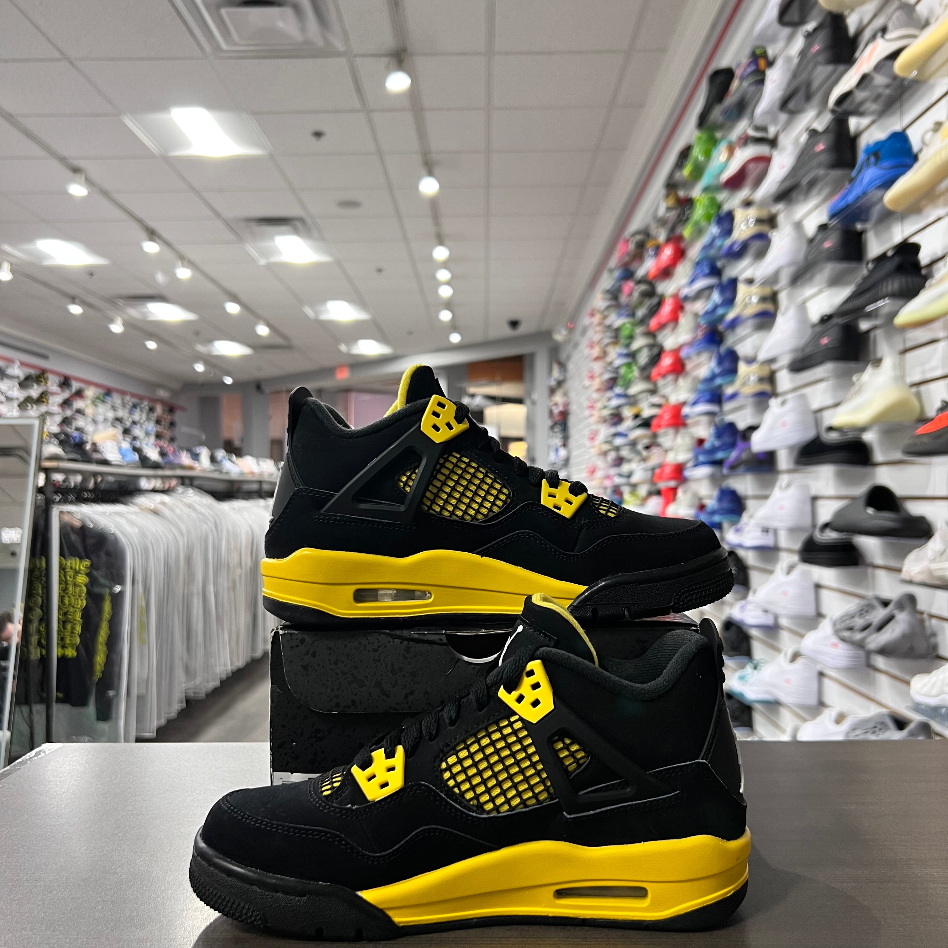 Jordan Retro 4 Gs Thunder (Lightly Worn)